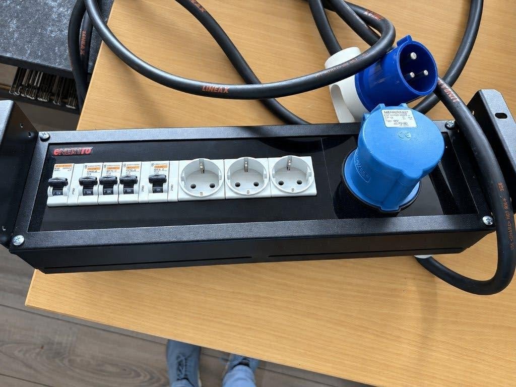 eNEXT 32A Stroomverdeler – Mennekes CEE / 230V – Zgan, Ophalen of Verzenden, Zo goed als nieuw, Overige merken, Stekkerdoos