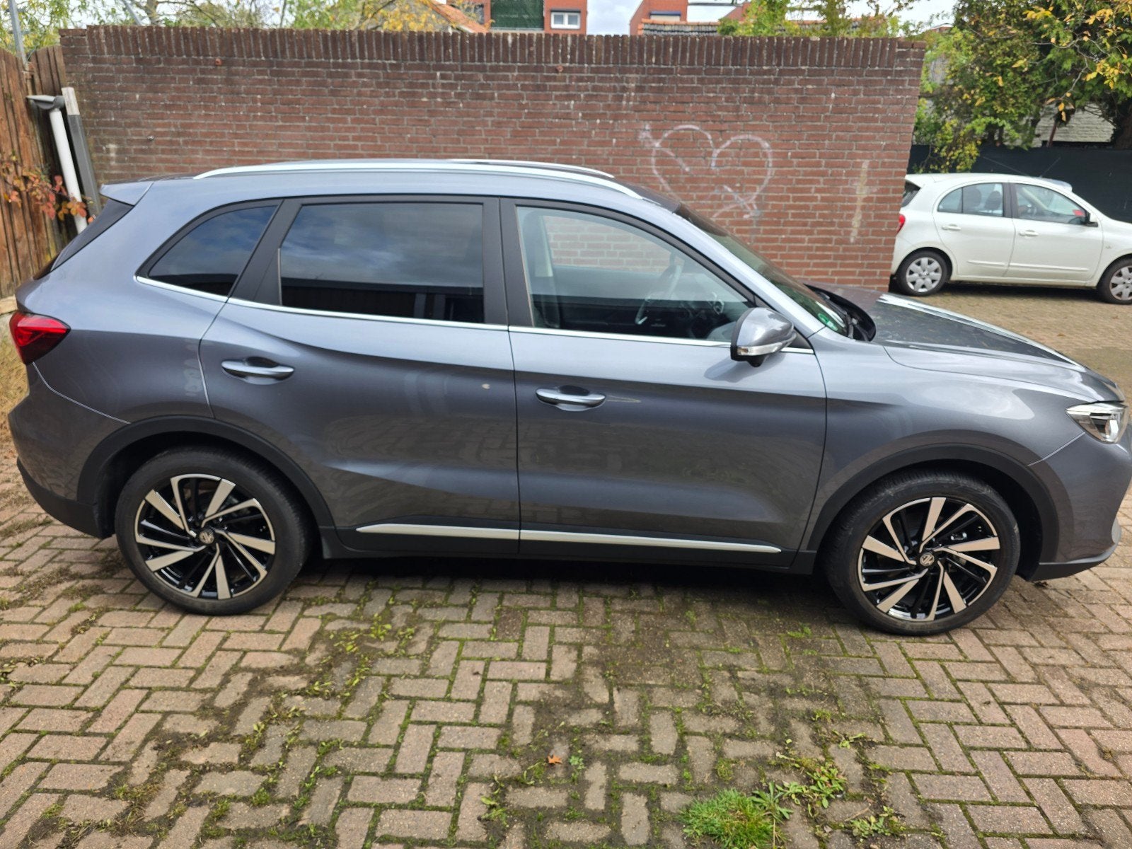 MG ZS Hybrid+ Luxury 2025 Grijs incl extra Winterset op velg, Auto's, Dealer onderhouden, 1498 cc, 4 cilinders, ZS