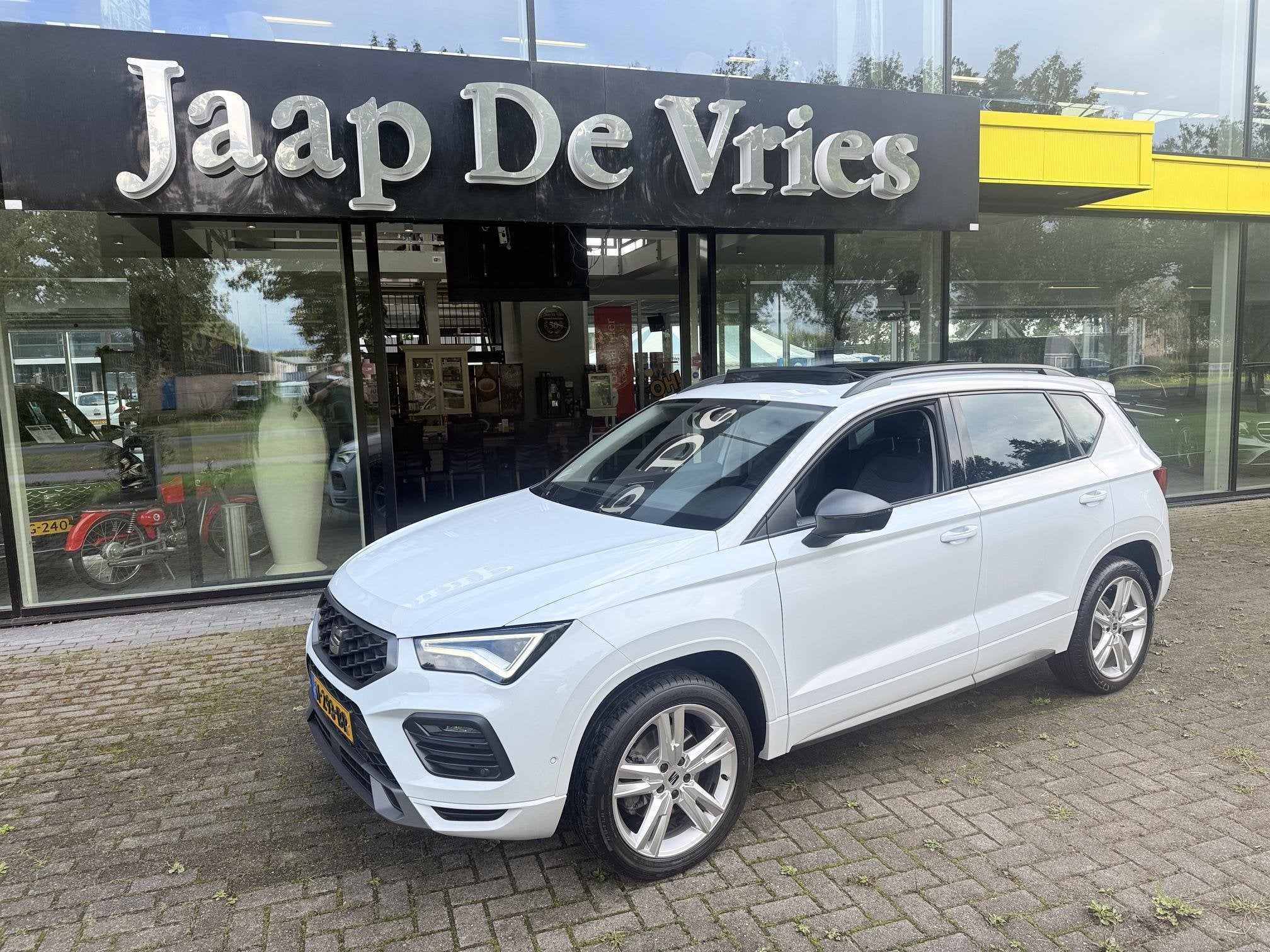 SEAT Ateca 1.5 TSI Xperience Business Intense, Auto's, 15 km/l, 4 cilinders, Wit, Bedrijf
