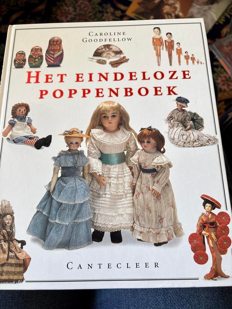 Het Eindeloze Poppenboek - Caroline Goodfellow, Ophalen of Verzenden, Zo goed als nieuw