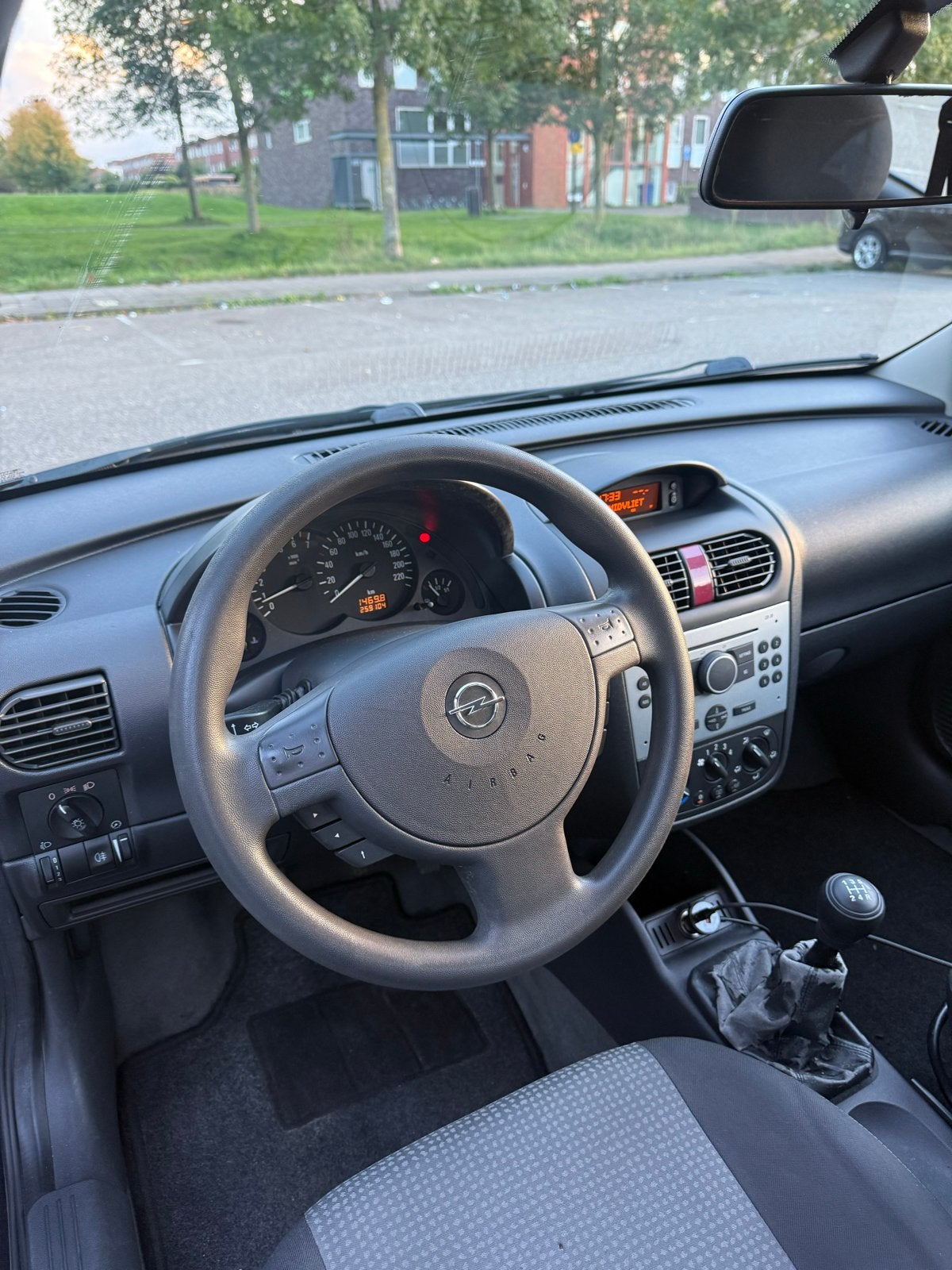 Foto 17 van Opel Corsa 1.2 Twinport | 2e eigenaar | Airco | APK 06-2027