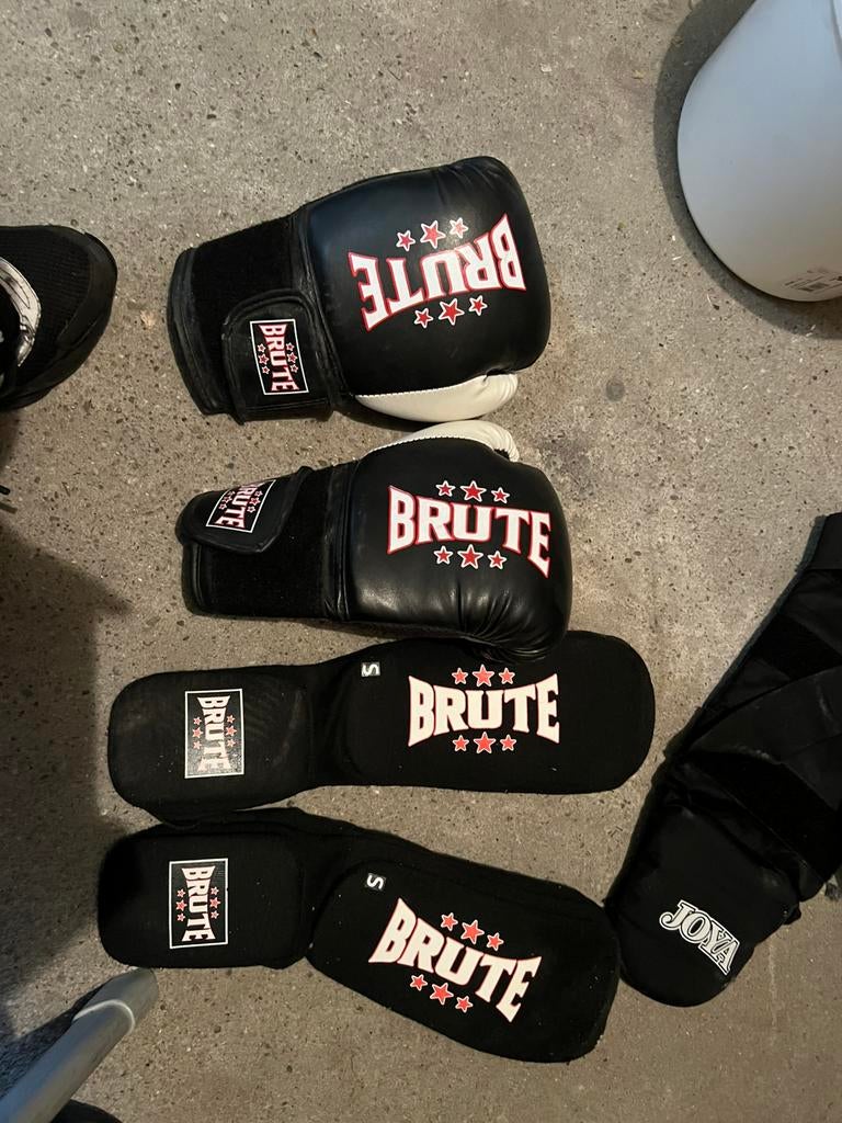 Kickboks set, Sport en Fitness, Vechtsporten en Zelfverdediging, Maat XS of kleiner, Ophalen of Verzenden, Zo goed als nieuw, Overige