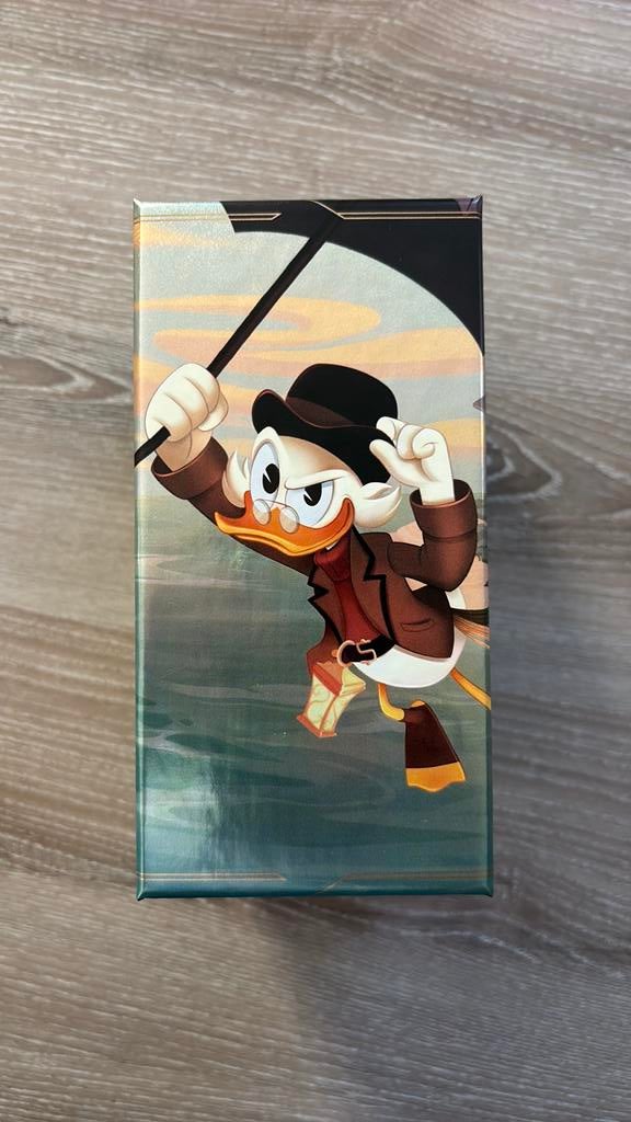 Disney Lorcana Deckbox 80 cards Scrooge McDuck (Nieuw), Ophalen of Verzenden, Nieuw, Overige typen