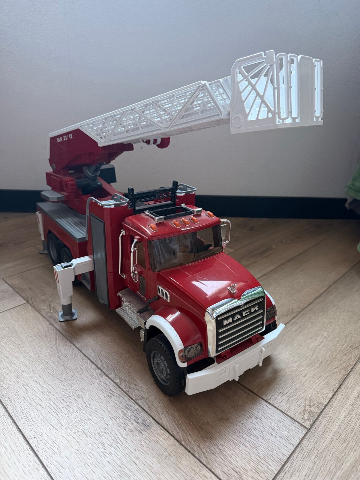 Bruder Mack Brandweerwagen met Uitschuifbare Ladder, Ophalen of Verzenden, Gebruikt
