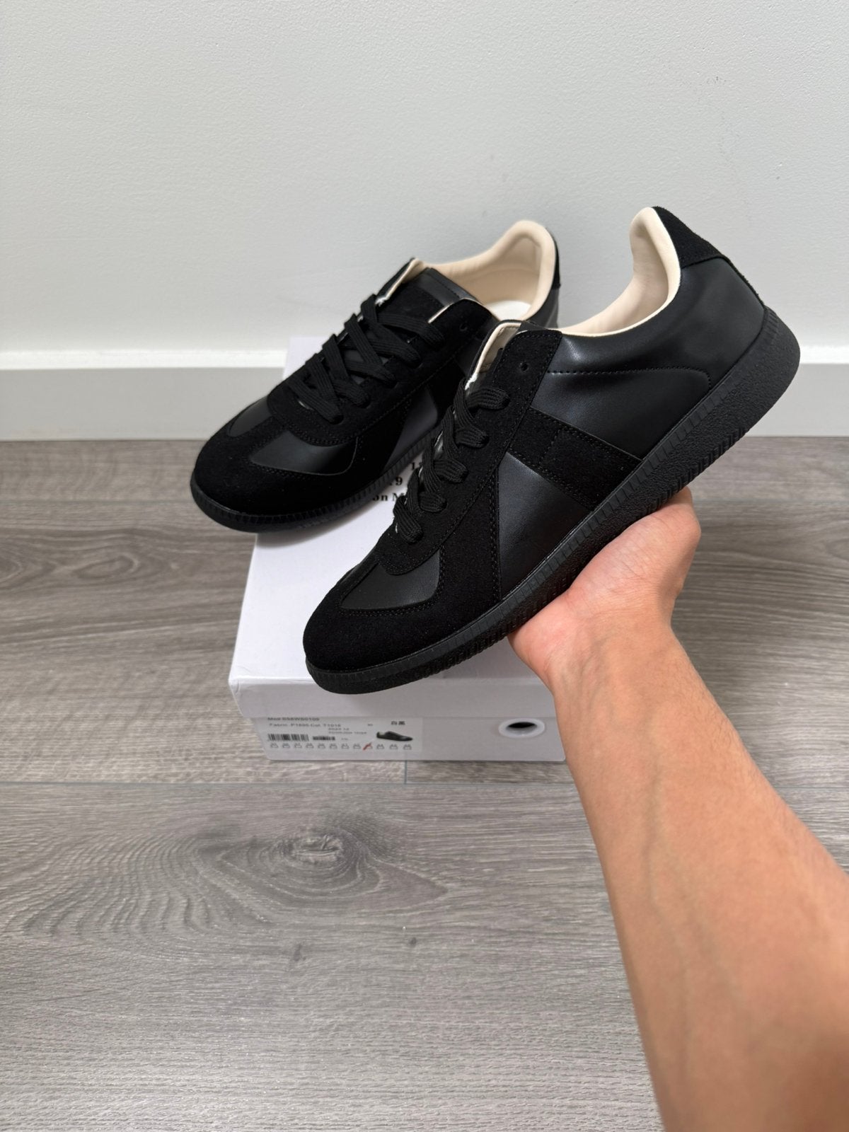 Maison Margiela Replica sneakers - Black / Black / gum, Zwart, Nieuw, Ophalen of Verzenden, Sneakers of Gympen