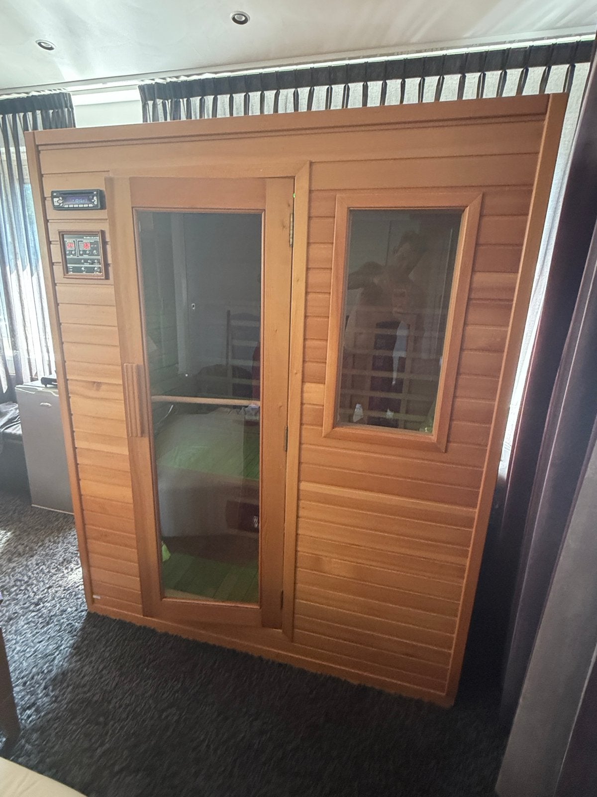 550 € Infrasense 3-persoons infrarood sauna  L 154x110x188, Ophalen, Gebruikt, Infrarood, Complete sauna