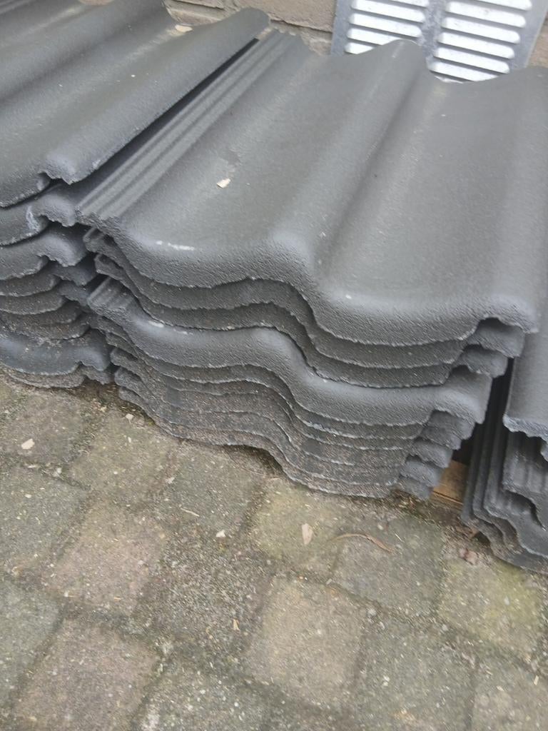 Nieuwe dakpannen 15 stuks, Doe-het-zelf en Verbouw, Dakpannen en Dakbedekking, Ophalen, Steen of Klei, Zwart, Nieuw