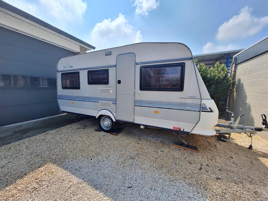 Hobby Classic 460 uit 1994 met nieuwe opblaasbare tent, Rondzit, Hobby, Particulier, Luifel