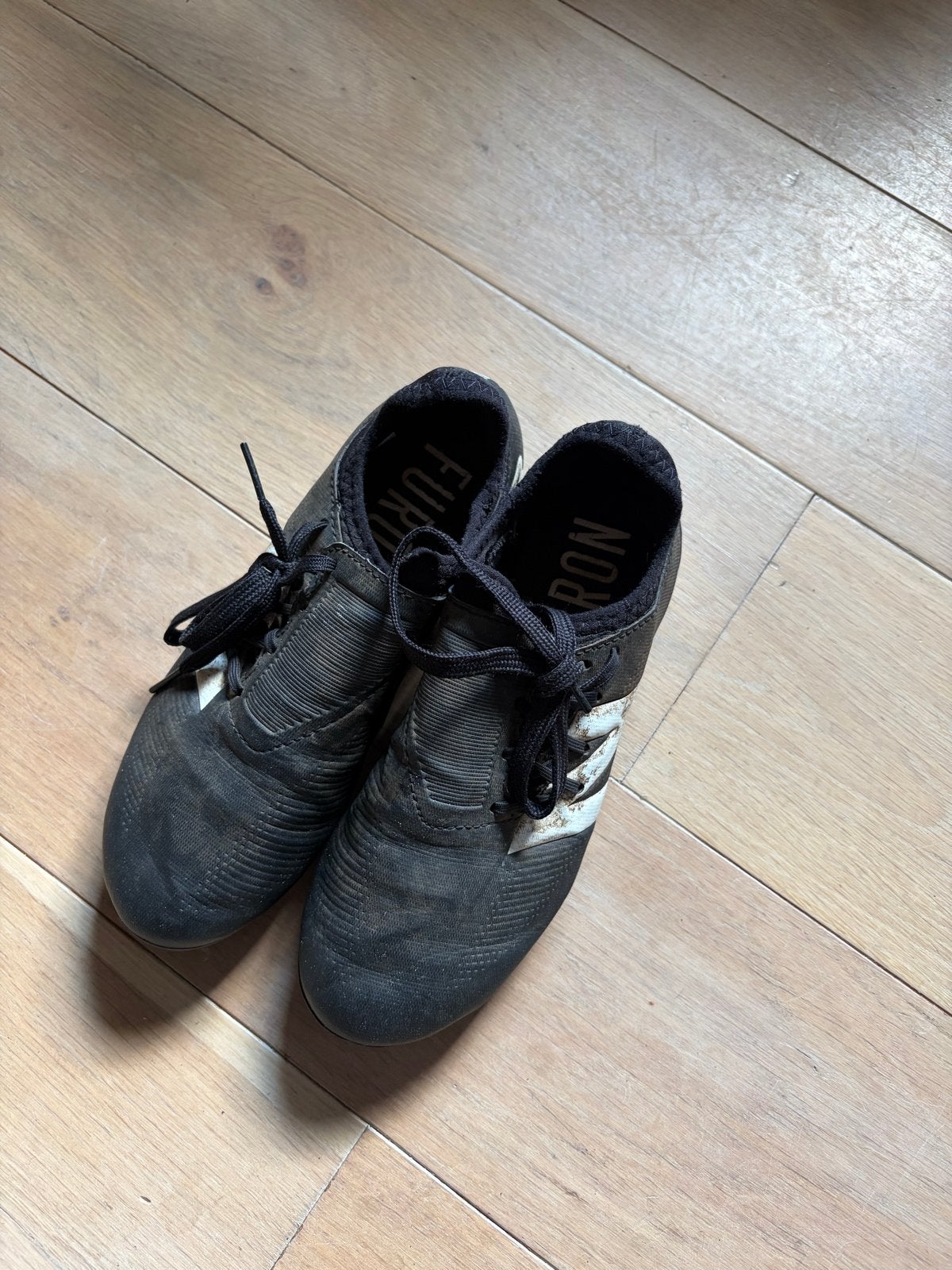 New Balance Furon V6 voetbal-/ rugbyschoenen - mt 35,5, Gebruikt, Maat XS of kleiner, Schoenen, Ophalen of Verzenden