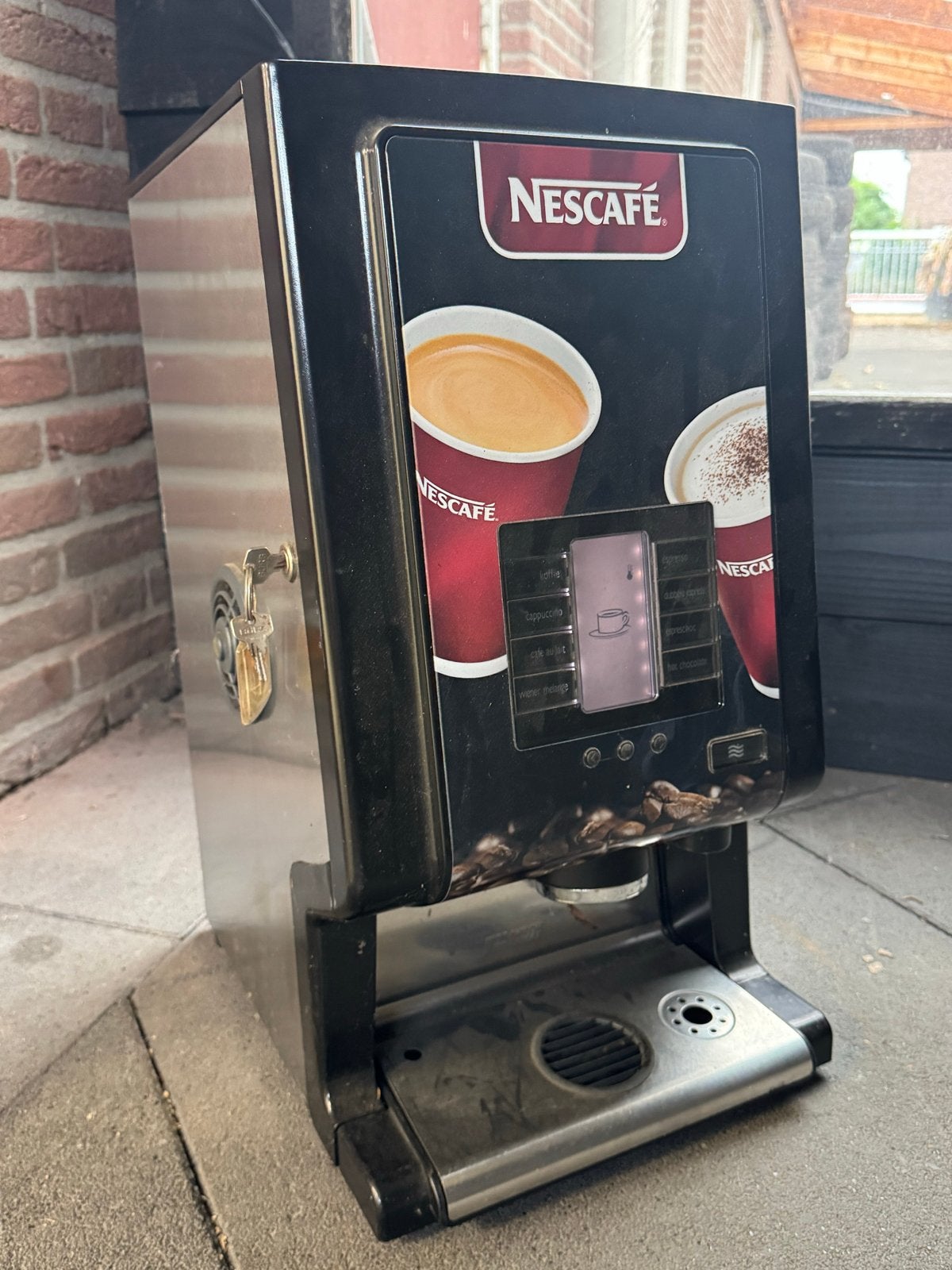 Nescafé Koffiemachine met Brita waterfilter, Witgoed en Apparatuur, Koffiezetapparaten, Gebruikt, Koffiemachine, Onbekend, Nescafe