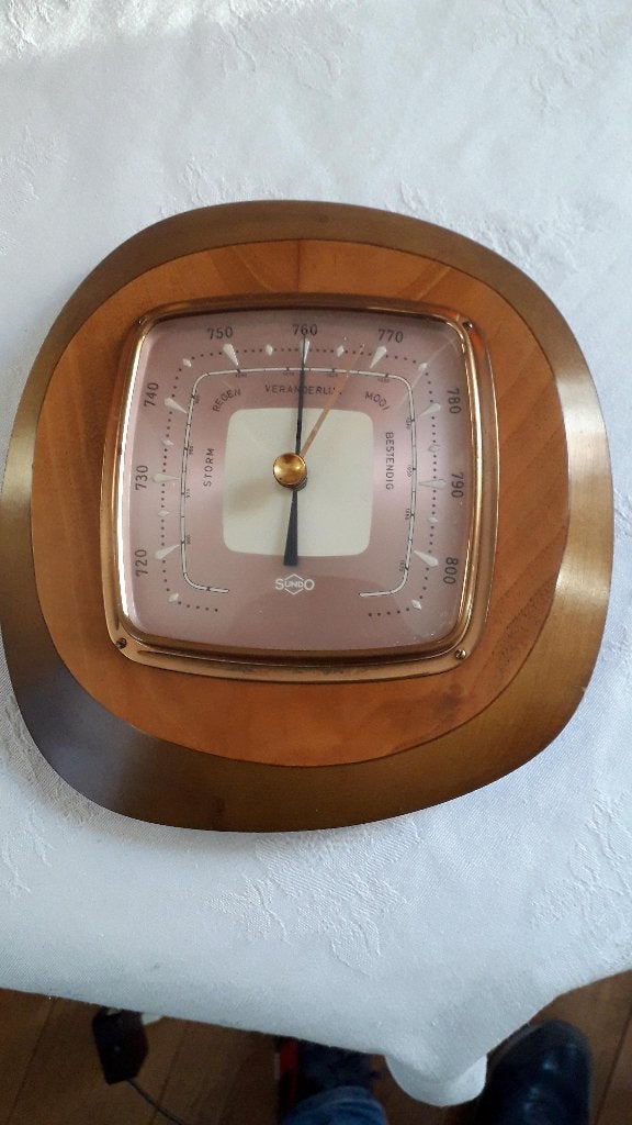 SUNDO HOUTEN BAROMETER , JAREN 50 , WEST GERMANY, Audio, Tv en Foto, Weerstations en Barometers, Ophalen of Verzenden, Zo goed als nieuw