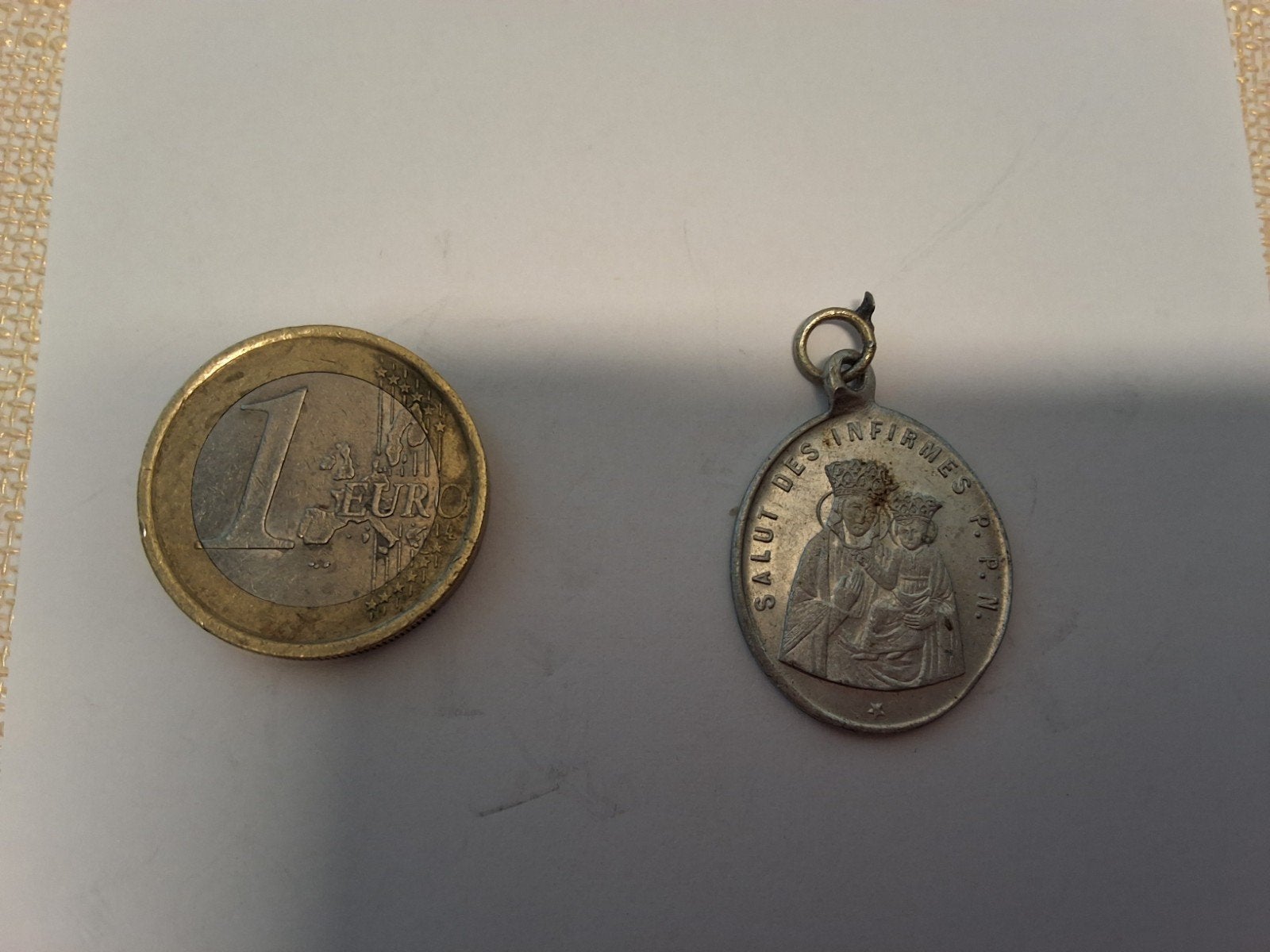 Oude Medaille Maagd Maria, Kindje Jezus & Sint Camillus, Ophalen of Verzenden