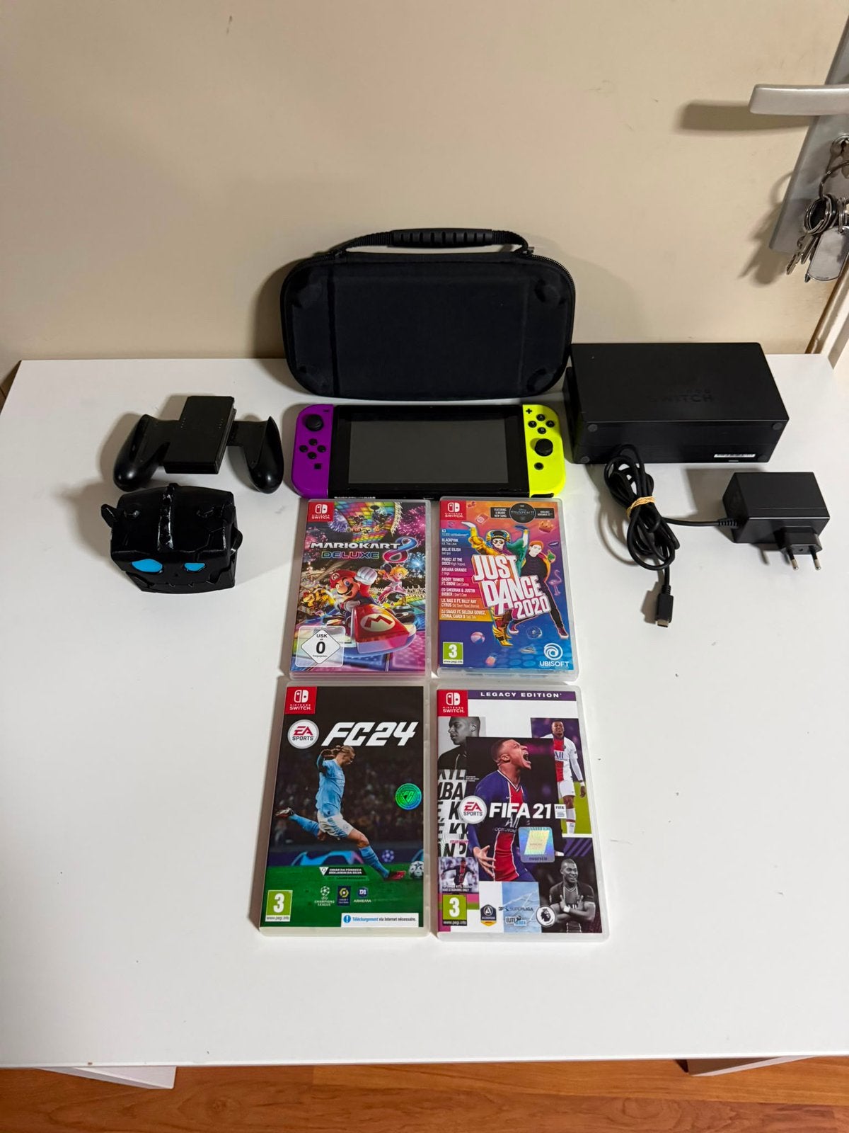 Nintendo Switch + Mario Kart 8 Deluxe / 3 Games & Meer, Racen en Vliegen, Ophalen of Verzenden, Zo goed als nieuw, 3 spelers of meer