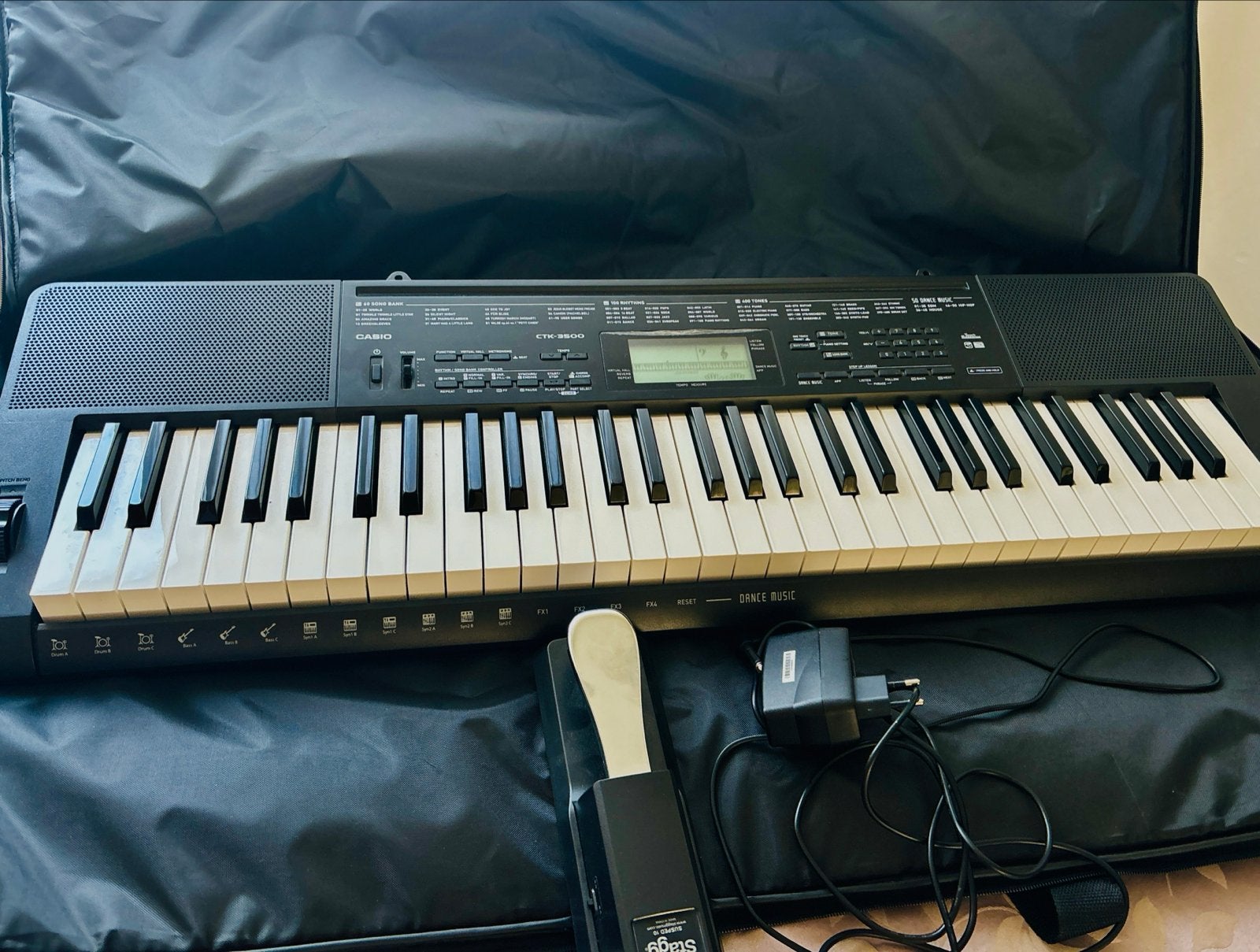 Casio CTK-3500 Keyboard met hoes en pedaal, Casio, 61 toetsen, Ophalen of Verzenden, Zo goed als nieuw