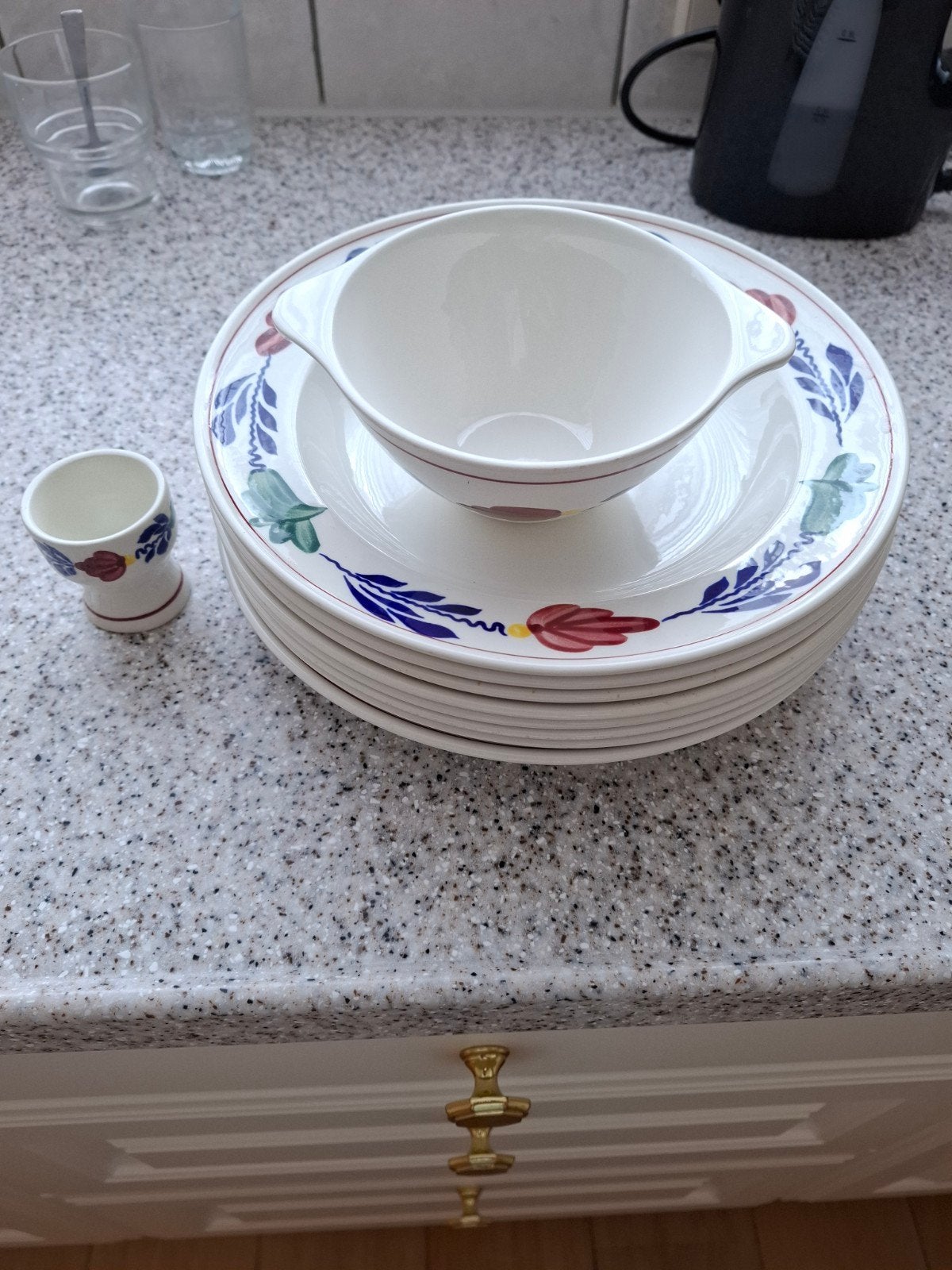 Boch Franse Bloemen servies: borden, kom en eierdopje, Ophalen of Verzenden, Aardewerk, Overige stijlen, Bord(en)