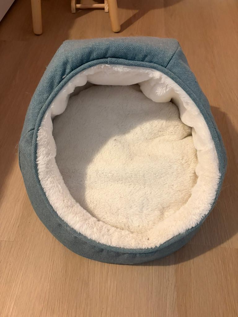 Bed for cats, Dieren en Toebehoren, Ophalen, Zo goed als nieuw