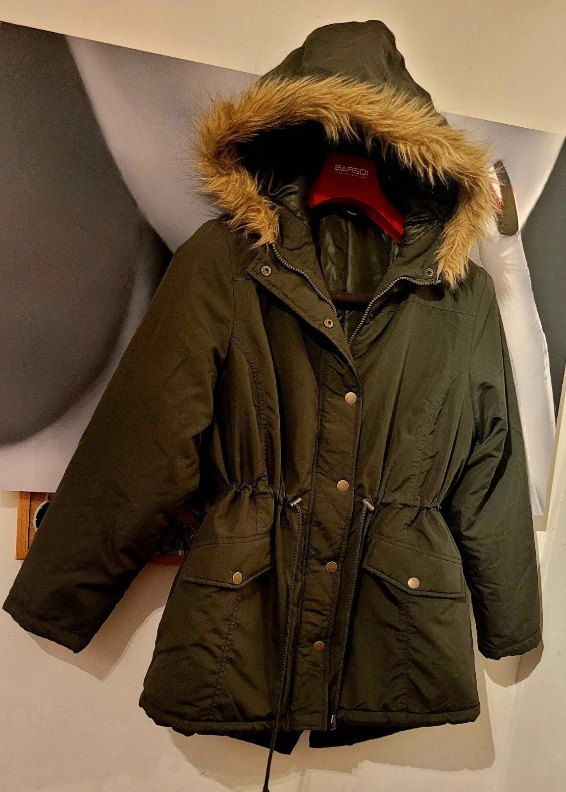 Donkergroene winterjas met capuchon en imitatiebont, Zeeman, Ophalen of Verzenden, Zo goed als nieuw, Groen