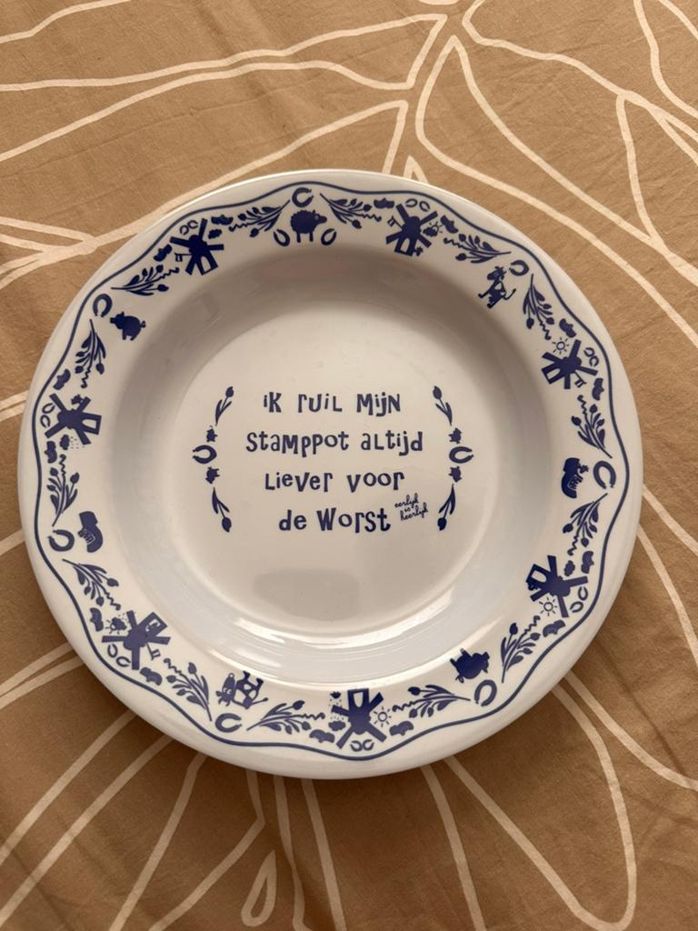 Grappig bord 'Ik ruil mijn stamppot altijd liever voor de wo, Keramiek, Ophalen of Verzenden, Zo goed als nieuw, Bord(en)