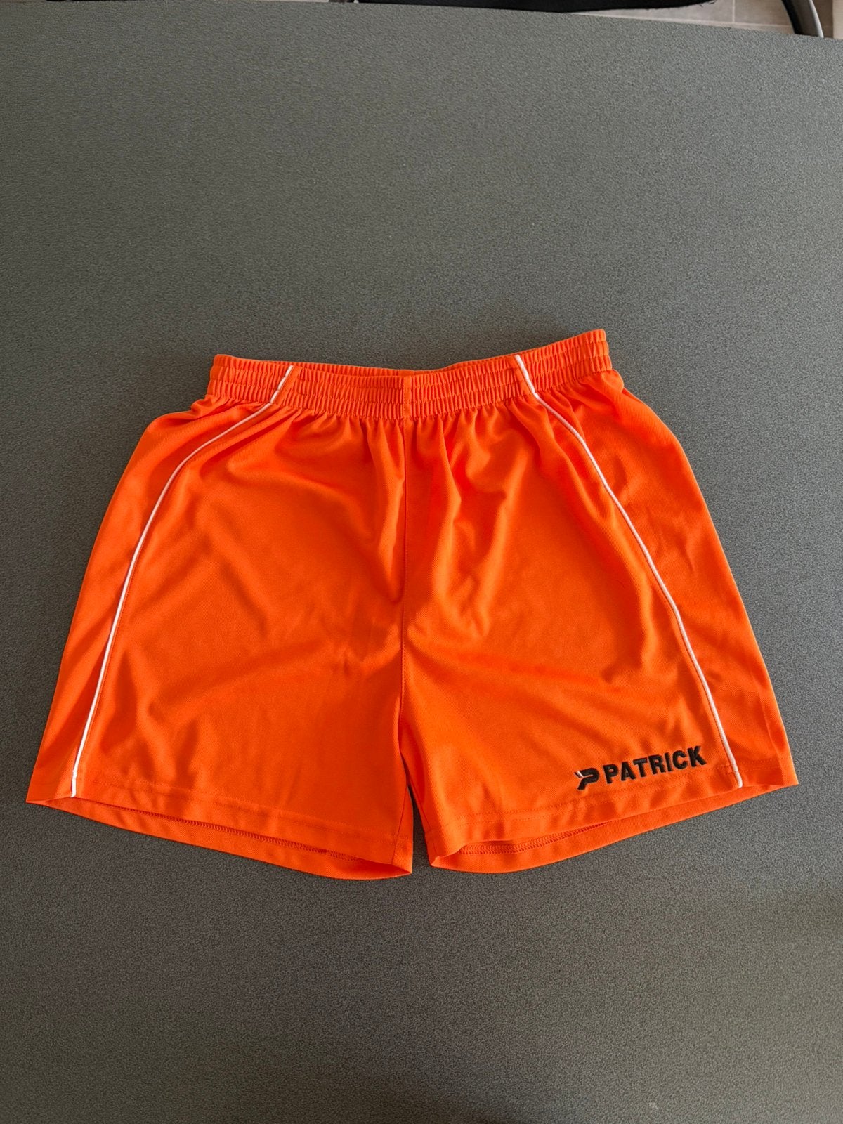 Voetbalbroekje oranje Patrick, Ophalen of Verzenden, Zo goed als nieuw
