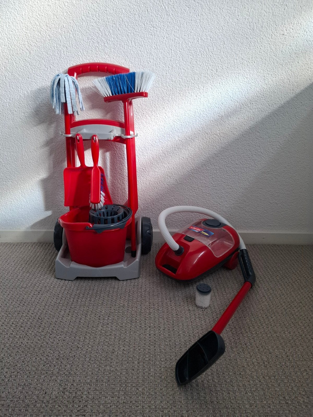 Vileda Junior Schoonmaakset met stofzuiger, Ophalen, Zo goed als nieuw, Jongen of Meisje