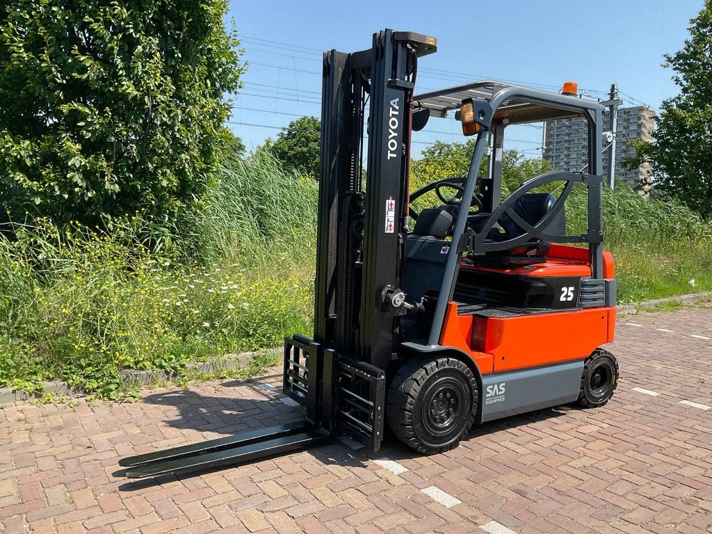 Toyota 7FBMF25 2500KG 5.50METER HEFTRUCK (bj 2009), Zakelijke goederen, Machines en Bouw | Heftrucks en Intern transport, Heftruck