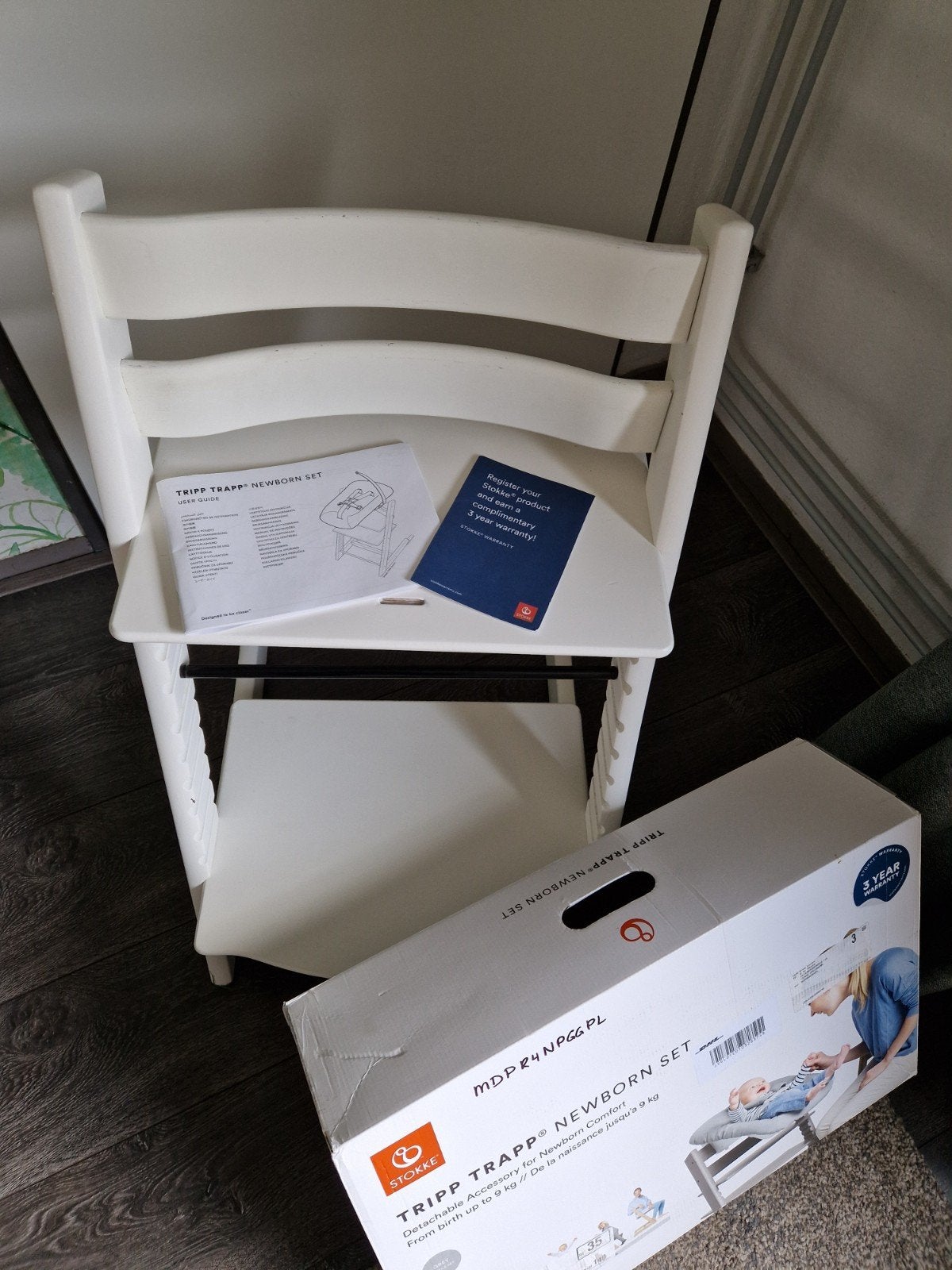 zeer mooie Tripp Trapp stoel wit met Nieuwbornset, Ophalen, Zo goed als nieuw, Meegroeistoel