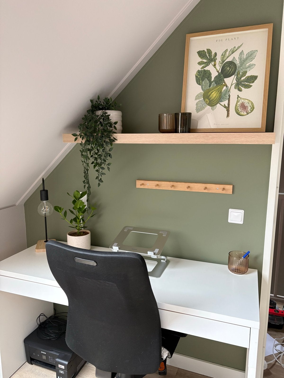 IKEA bureau (142 cm) met bureaustoel, Huis en Inrichting, Ophalen, Gebruikt, IKEA