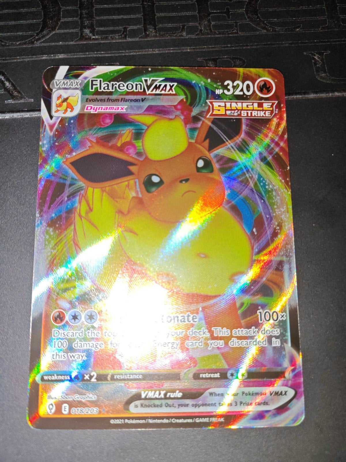 Flareon VMAX Pokémon kaart - NM, Hobby en Vrije tijd, Verzamelkaartspellen | Pokémon, Ophalen of Verzenden, Zo goed als nieuw