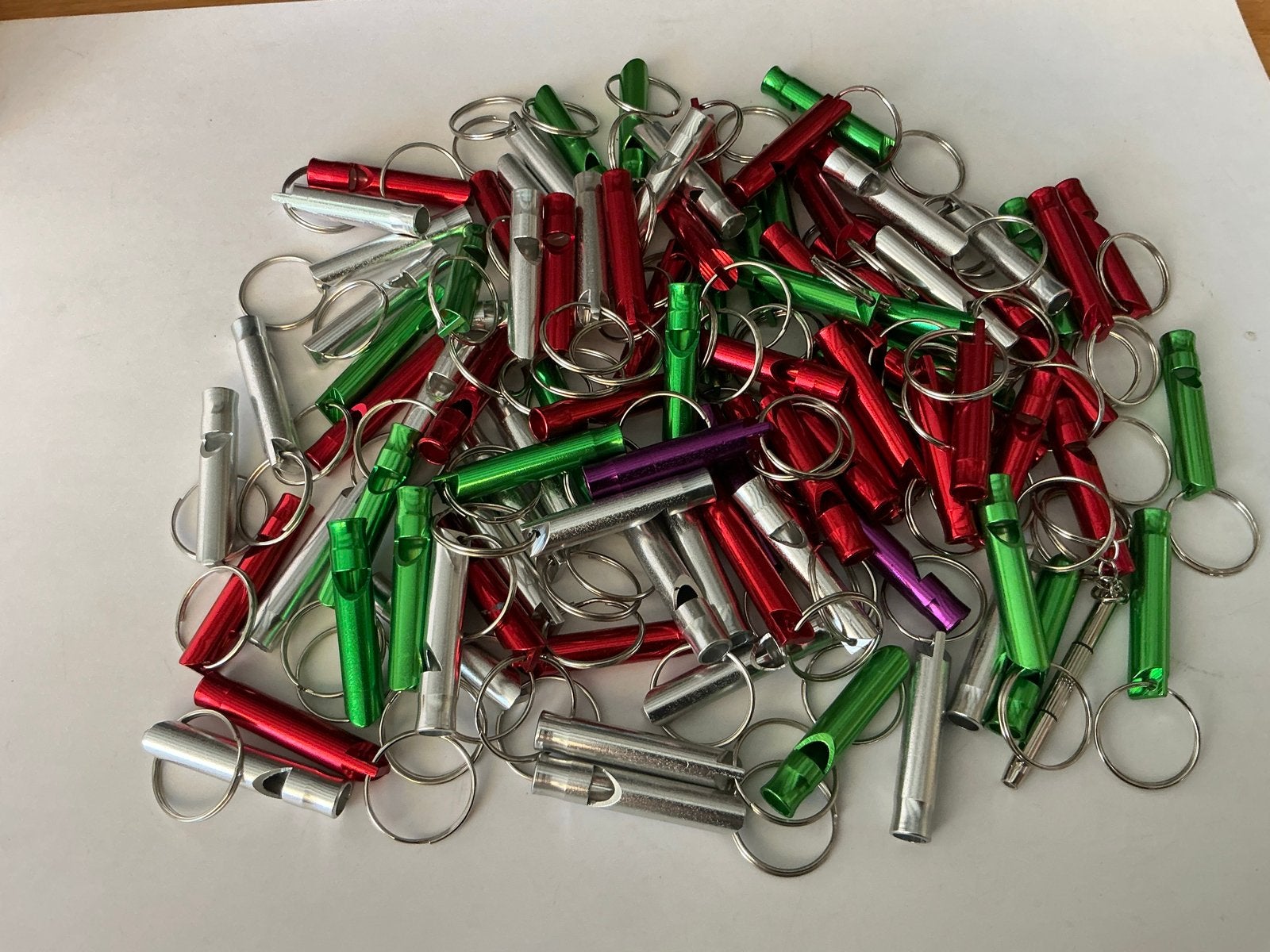 OPRUIMING: Fluitjes voor feestjes of als sleutelhanger, Ophalen of Verzenden, Nieuw