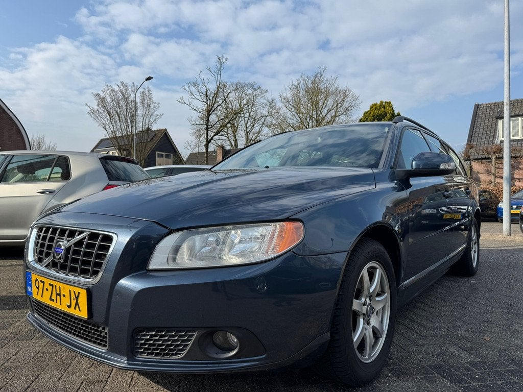 Volvo V70 2.0 Momentum 146pk,Apk 16/4/27,Clima,Cruise,Leder,, Auto's, Voorwielaandrijving, Gebruikt, Blauw, Handgeschakeld