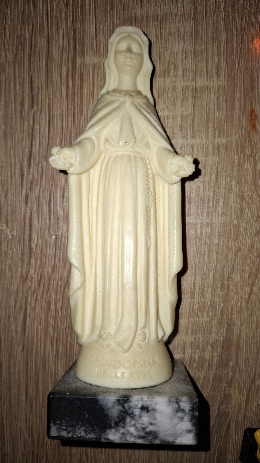 Madonna Delle Rose beeldje op marmeren voet, Ophalen of Verzenden