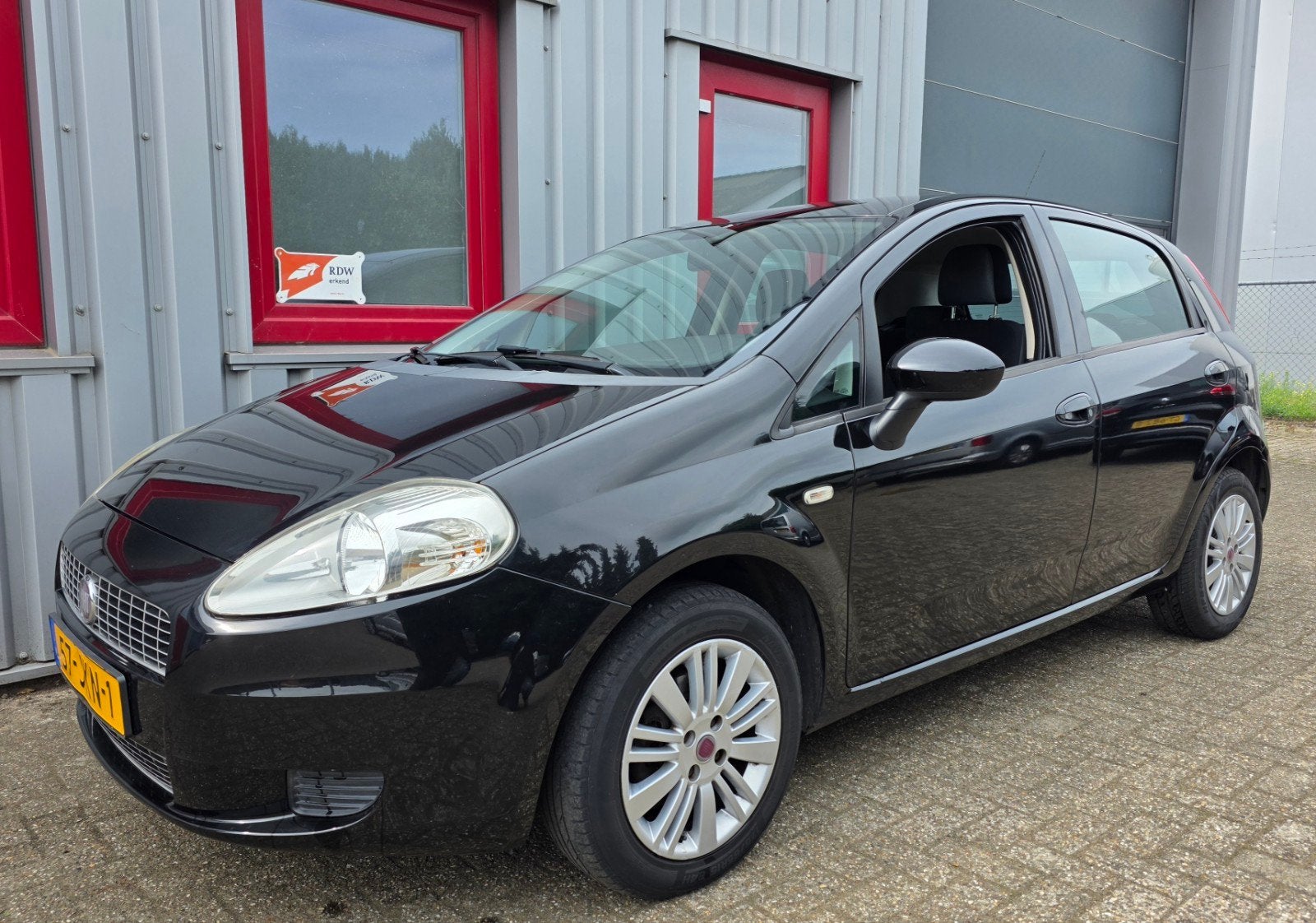 ✅ Fiat Punto 1.4 2009 Zwart, Automaat 5 deurs, Cruise, Airco, Auto's, Fiat, Stof, 4 cilinders, 400 kg, Zwart