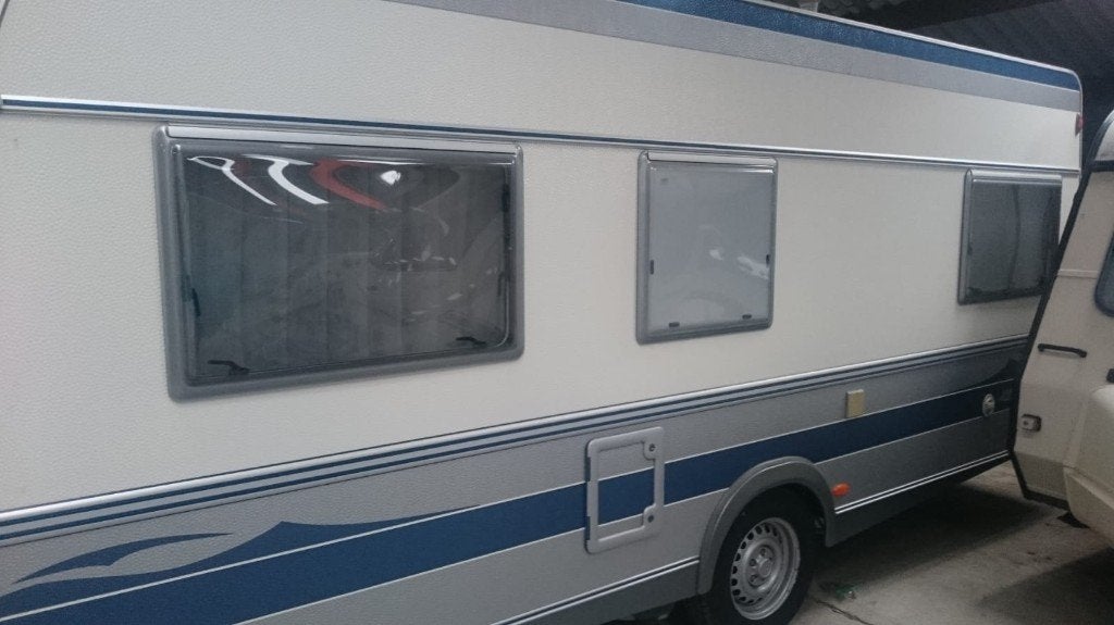 Caravan Fendt 150 Platin met Isabella voortent en luifel, Vast bed, Fietsenrek, Rondzit, Particulier