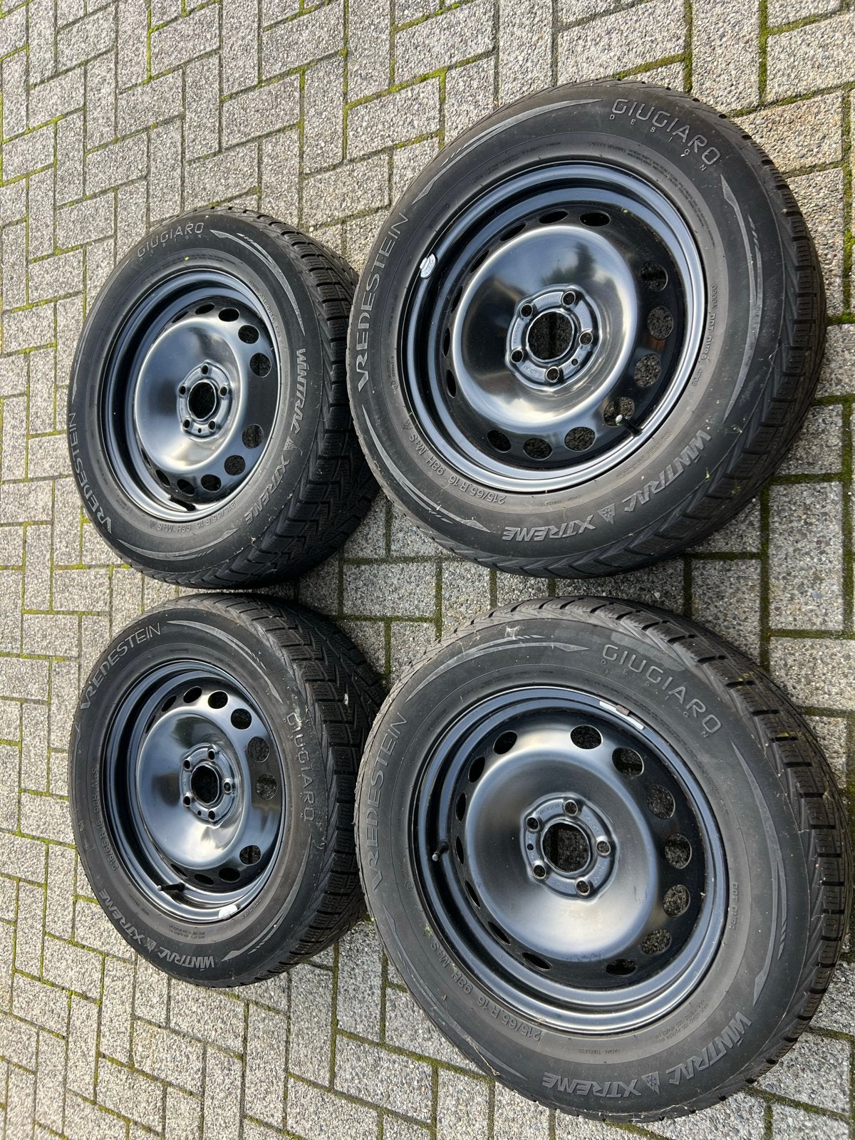 Set Vredestein Giugiaro winterbanden met stalen velgen, Ophalen, Gebruikt, Winterbanden, Banden en Velgen