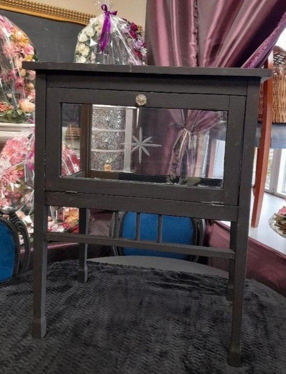 Mat zwarte thee tafel kastje, Antiek en Kunst, Antiek | Meubels | Tafels, Ophalen