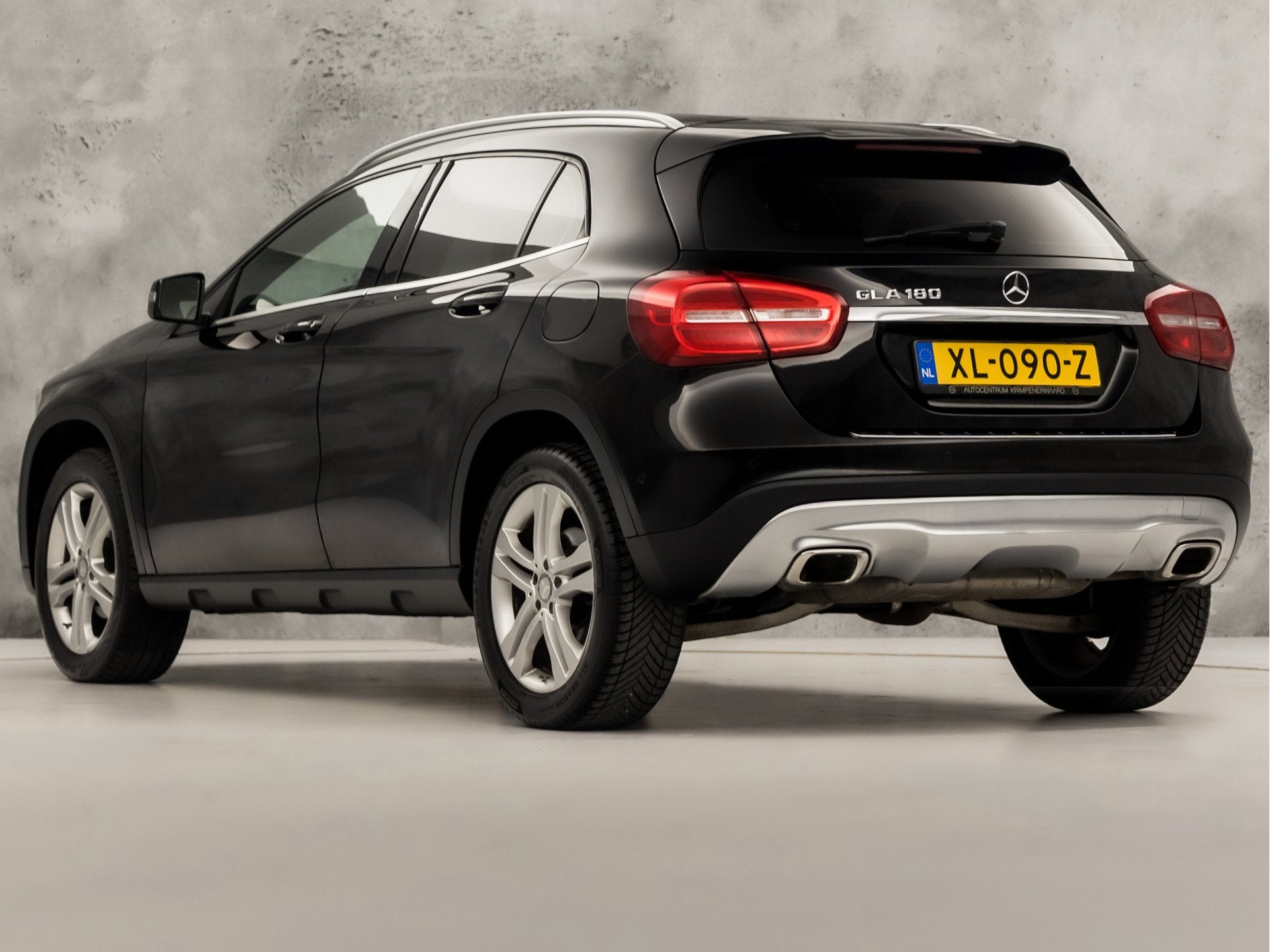 Mercedes-Benz GLA 180 Sport Automaat (GROOT NAVI, LEDER, GET, Auto's, Mercedes-Benz, 12 maanden, Bi-Xenon koplampen, Gebruikt