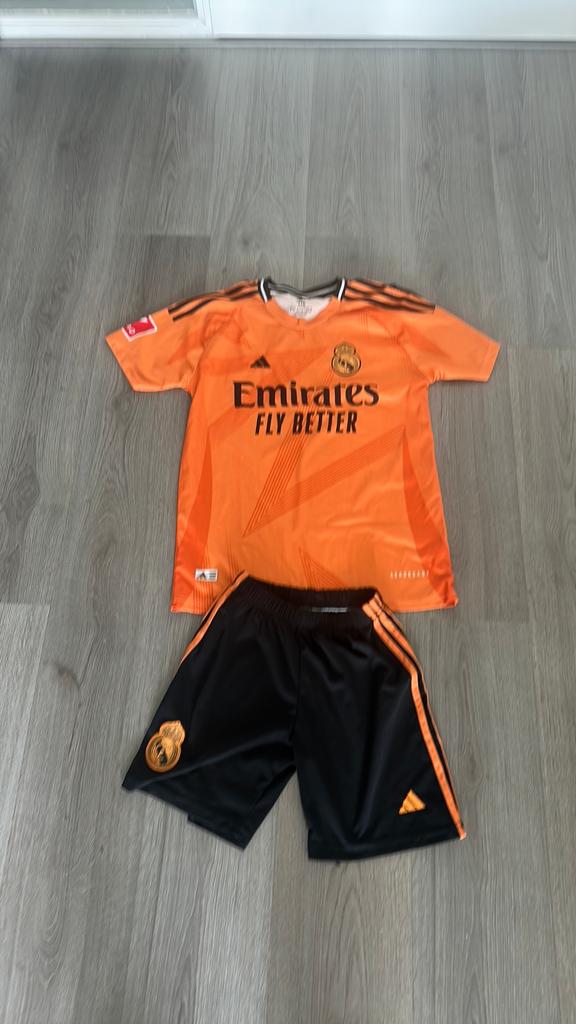 Real madrid setje, Maat XS of kleiner, Ophalen of Verzenden, Zo goed als nieuw, Schoenen