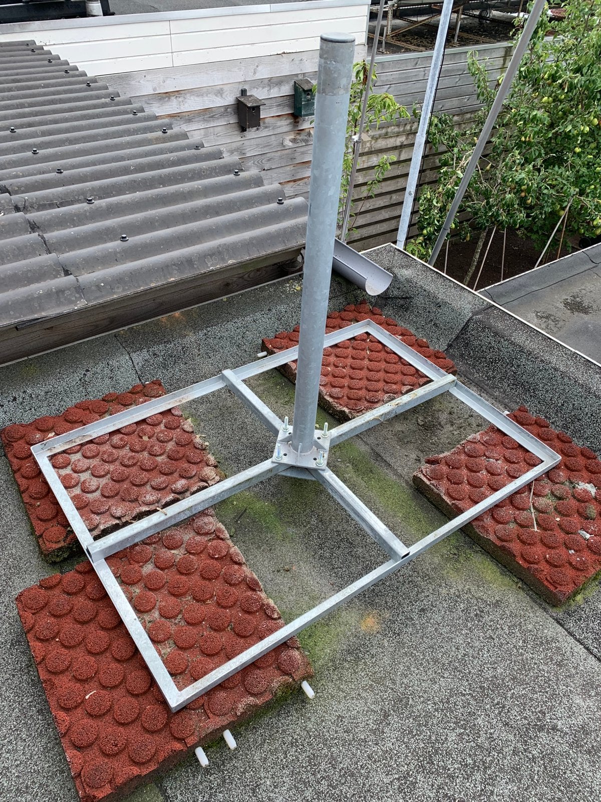 Te koop aangeboden stevige antenne voet, Ophalen, Zo goed als nieuw, Mast