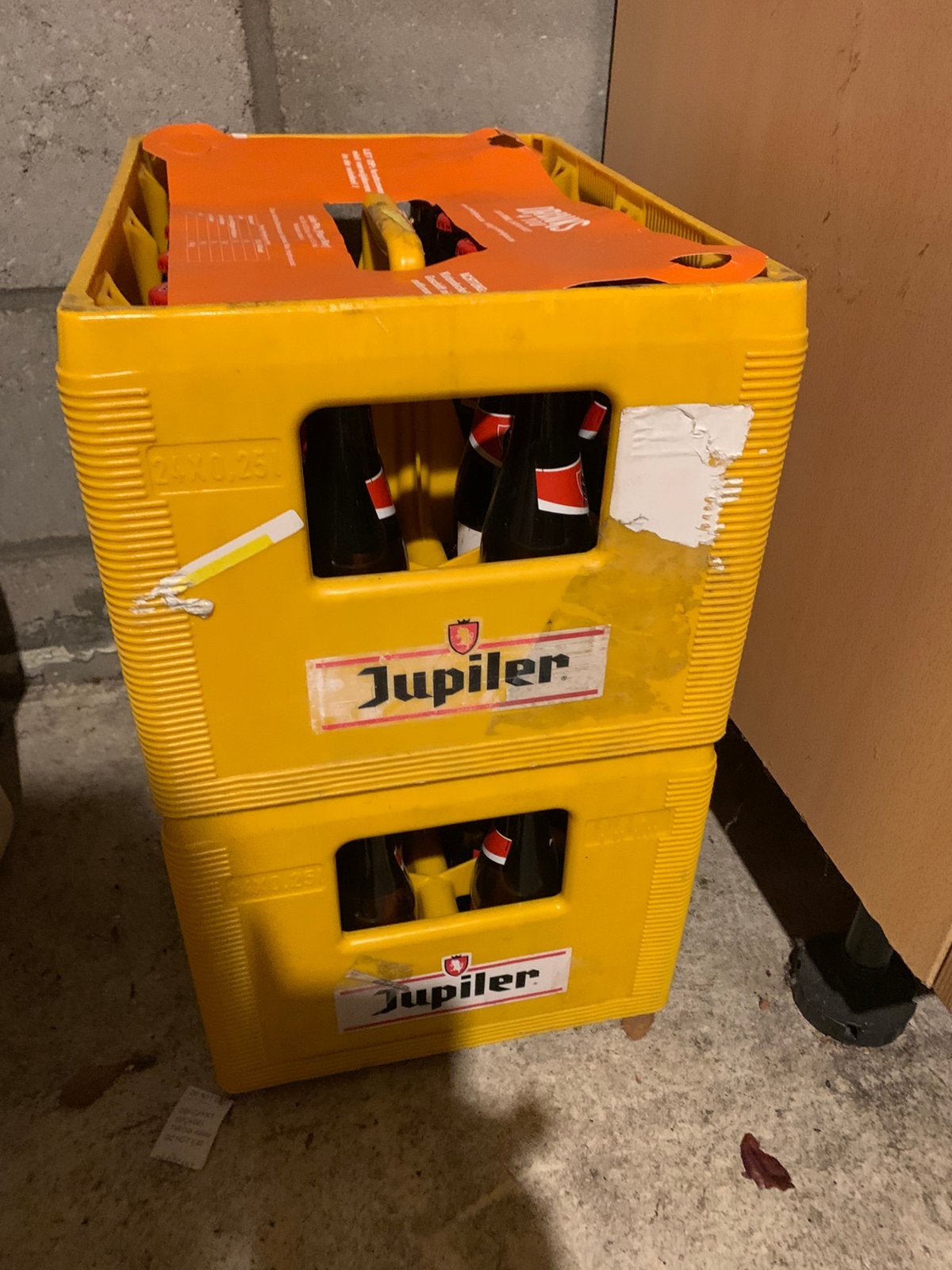 2 kratten met ieder 24 fles jupiler pils 0,25 l, Ophalen, Zo goed als nieuw, Krat, Minder dan 35 cm