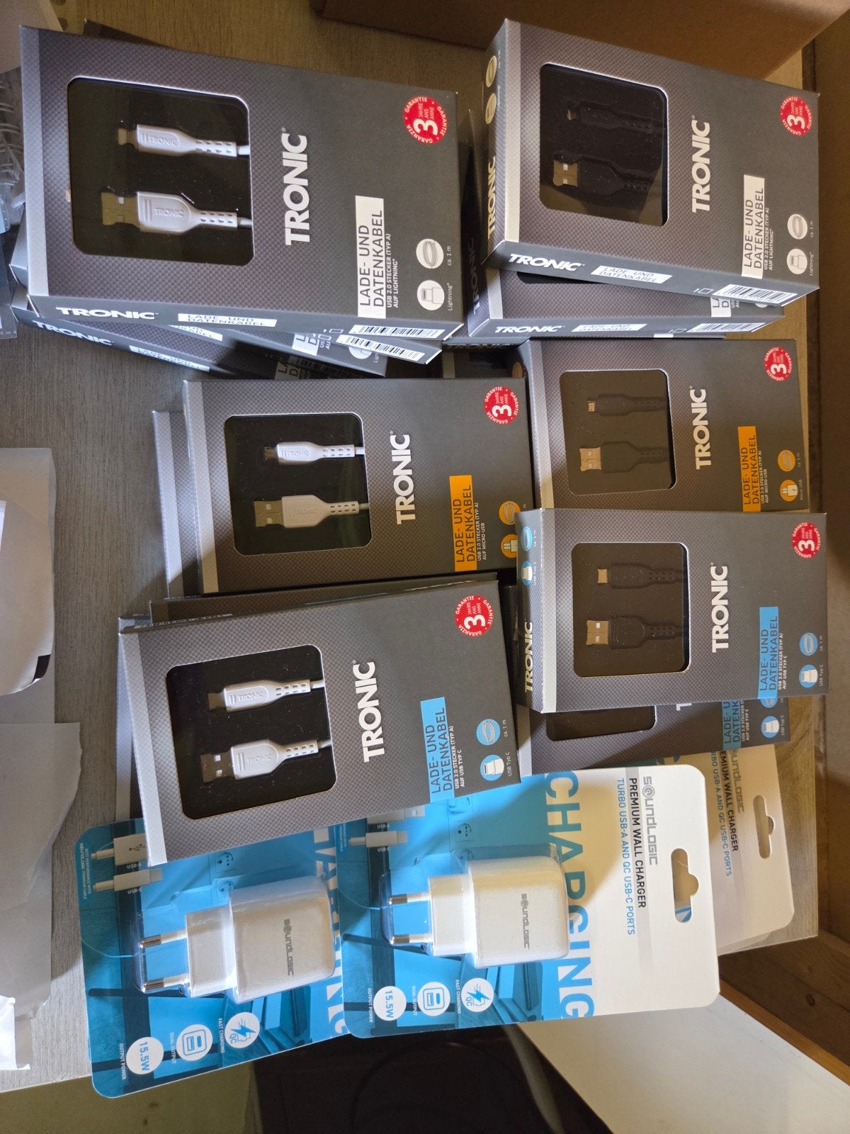Tronic en SoundLOGIC Opladers en Datakabels - Nieuw, Apple, Nieuw, Ophalen of Verzenden, Oplaadkabel