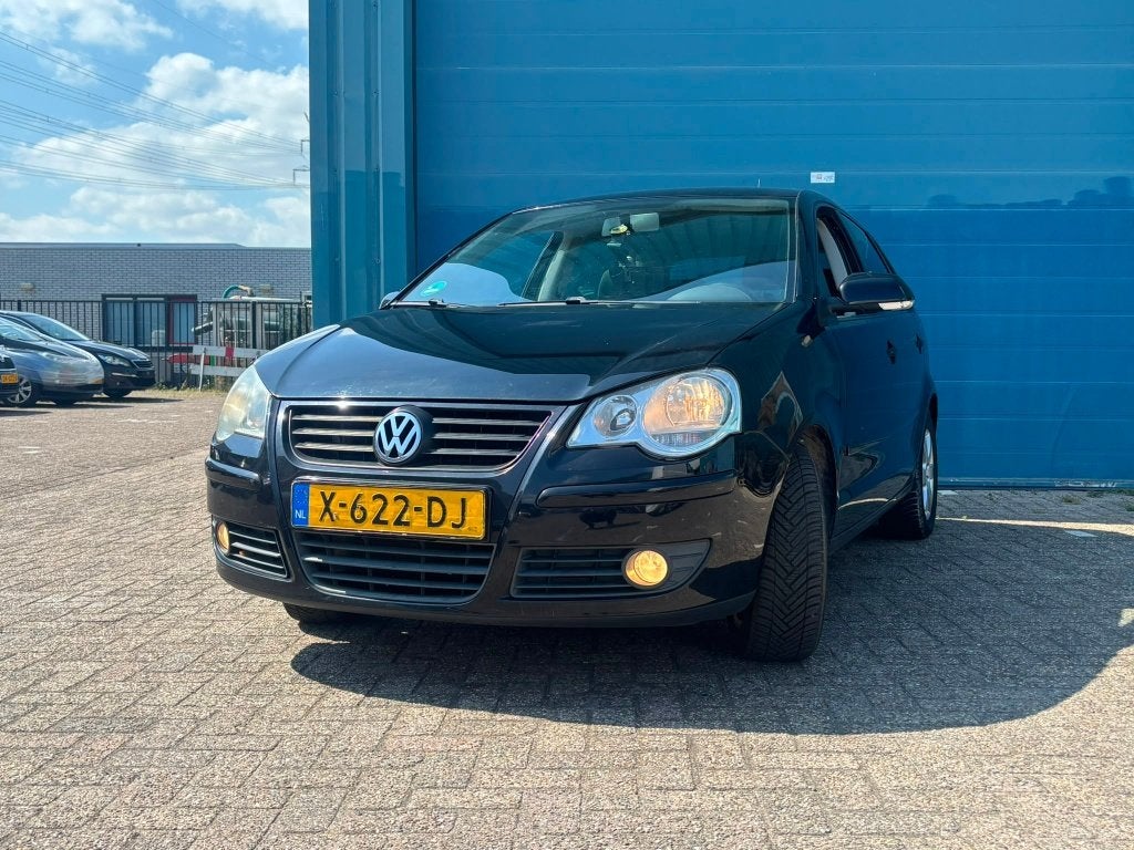 Volkswagen Polo - AIRCO - STOELVERWARMING - PARKEERSENSOREN, Auto's, Voorwielaandrijving, Zwart, Bedrijf, Handgeschakeld