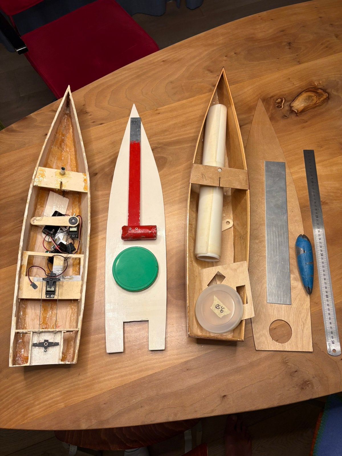 RC zeilboot 2x 70cm, . 2 servos, ontvanger en onderdelen., Ophalen of Verzenden, Zo goed als nieuw