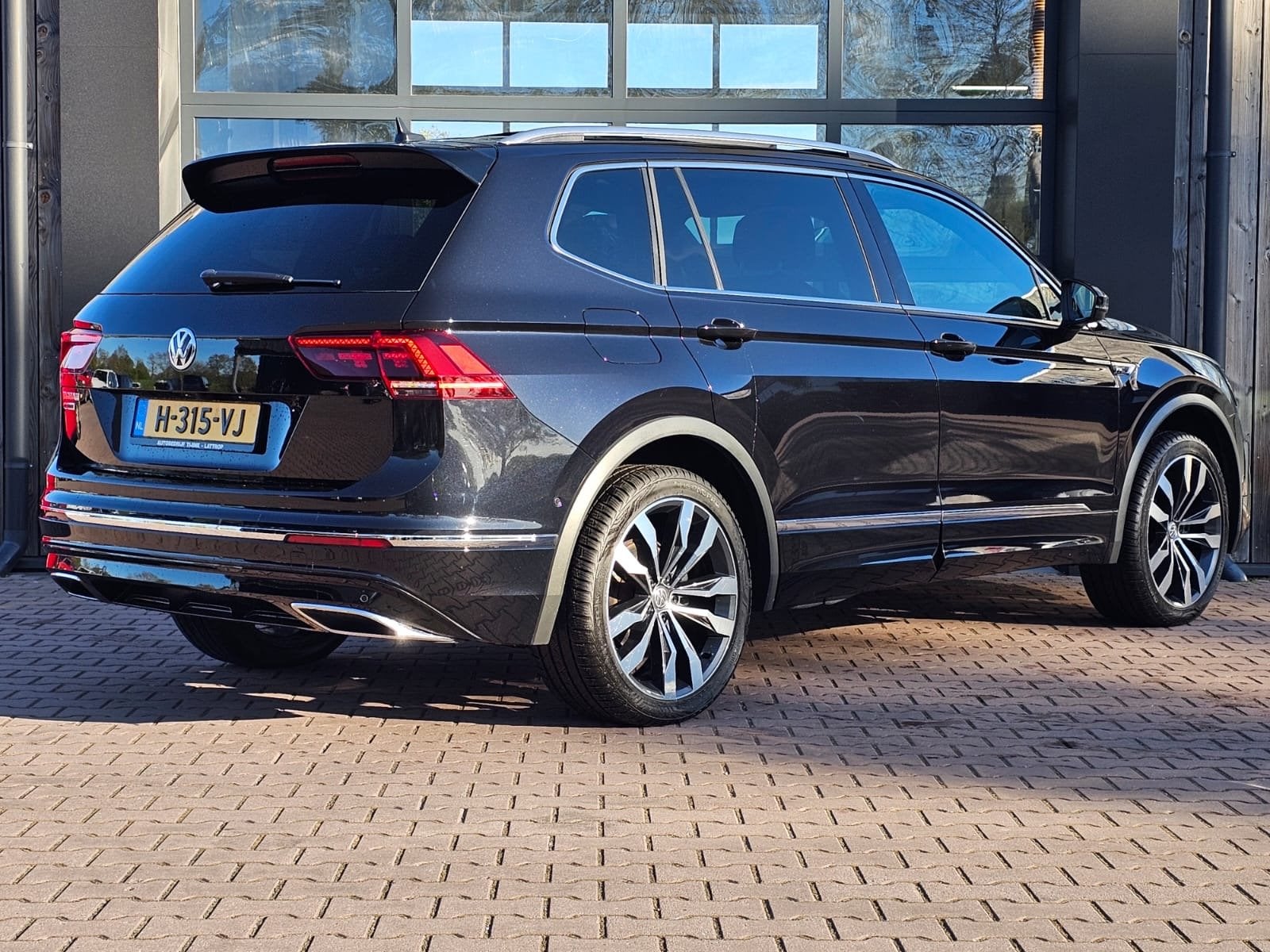 Volkswagen Tiguan Allspace 1.5 TSI Highline Business R-line, 7 stoelen, Zwart, Bedrijf, 93 €/maand