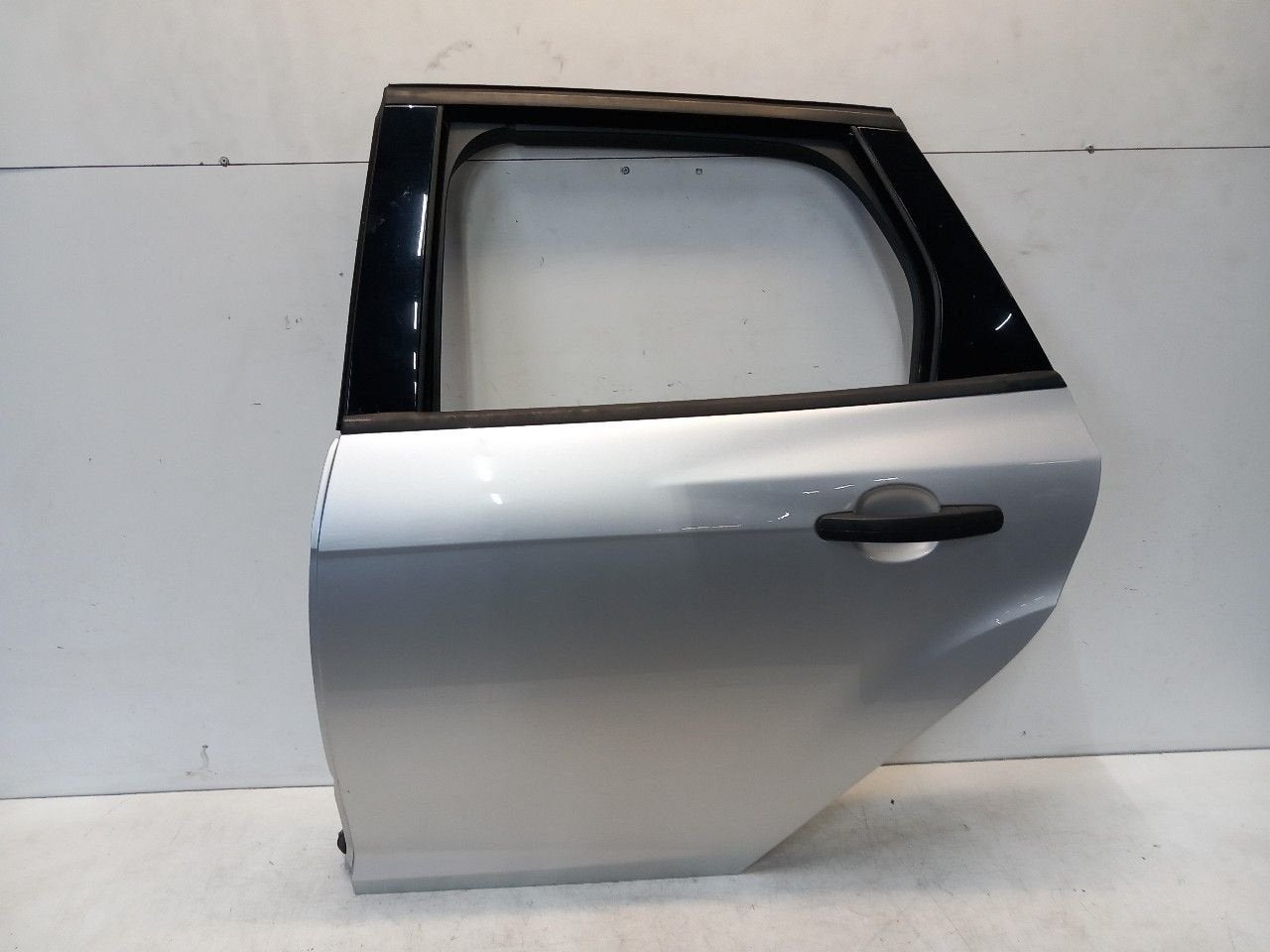 Portier links achter Ford Focus, Auto-onderdelen, Onderdelen@venauto.nl, Van der Ven Autorecycling B.V., Gebruikt, Ettenseweg 76, 4706 PB Roosendaal, The Netherlands