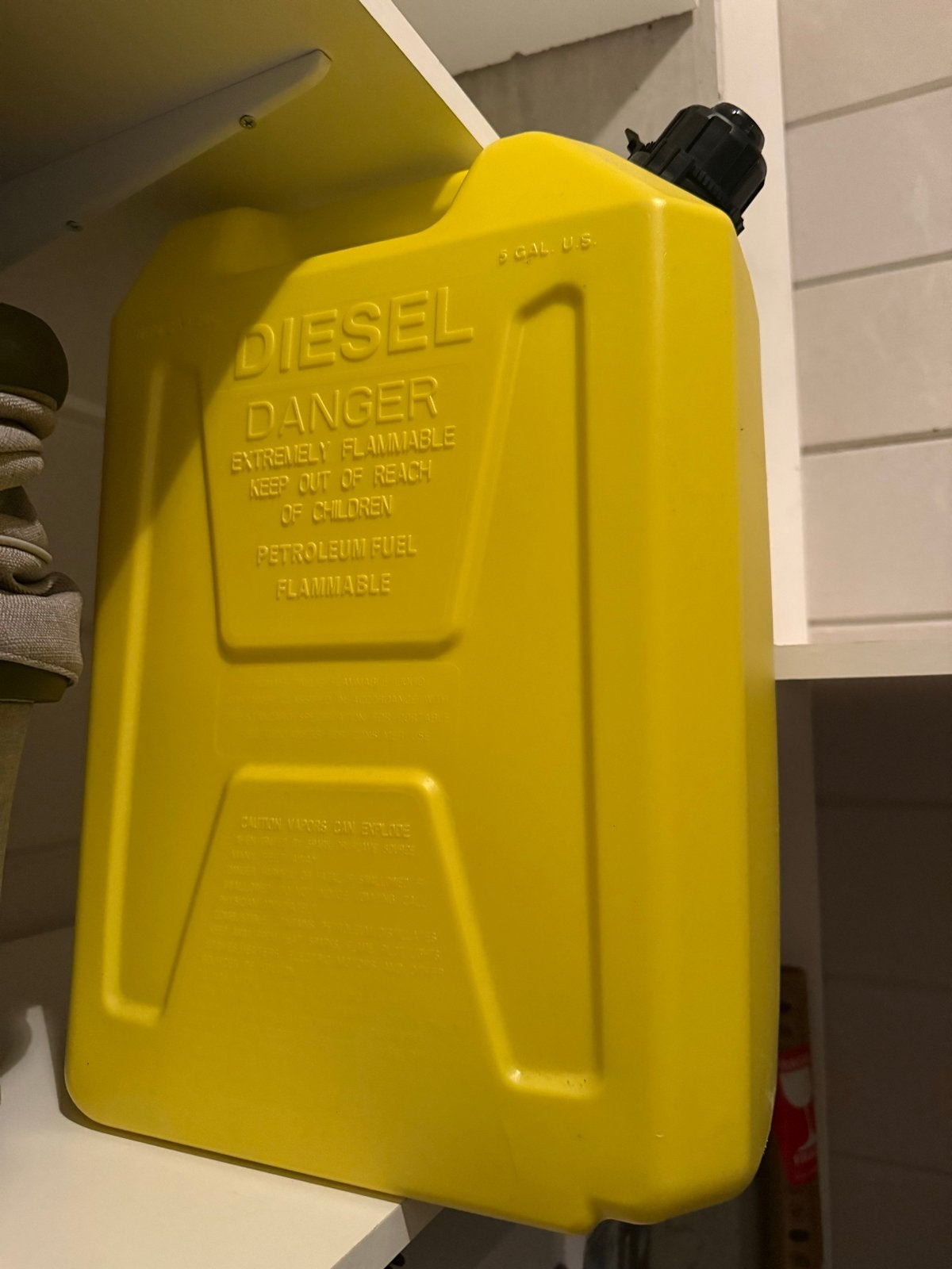 Gele Diesel Jerrycan 20L - Robuust en Veilig, Ophalen