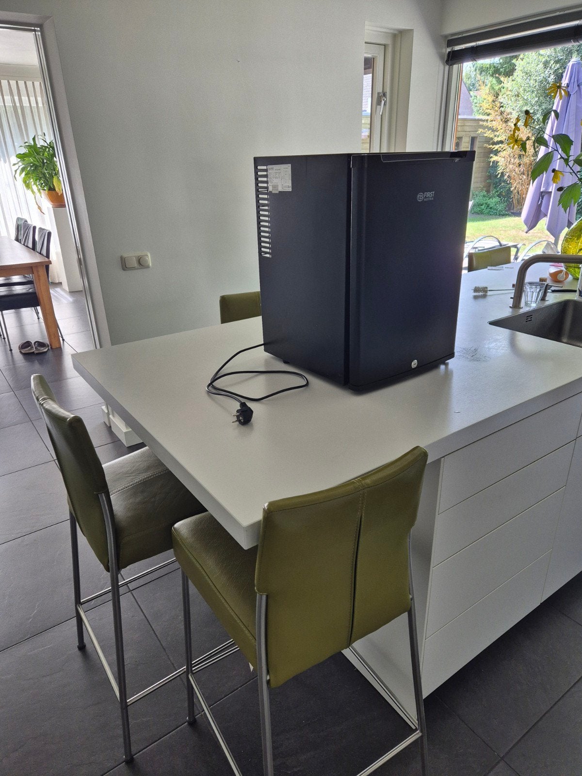 First Austria FA-5172 Minibar Koelkast 40l Zwart, Witgoed en Apparatuur, Zonder vriesvak, Ophalen of Verzenden, Minder dan 45 cm