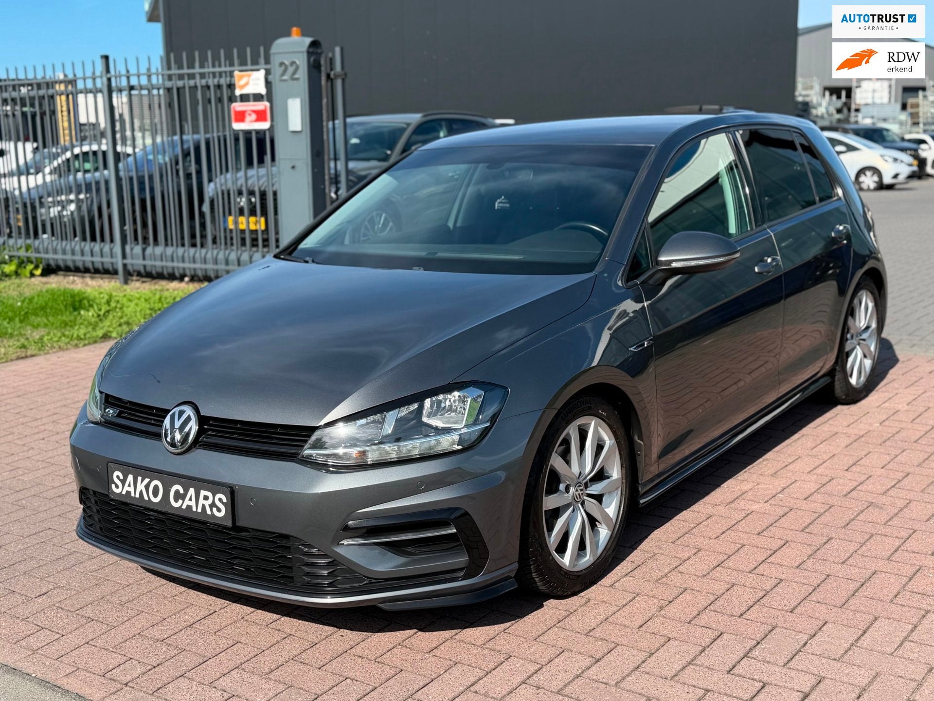 Volkswagen GOLF 1.0 TSI R-line 2019 116PK Grijs Zeer nette s, Dealer onderhouden, Stof, Bedrijf, Handgeschakeld