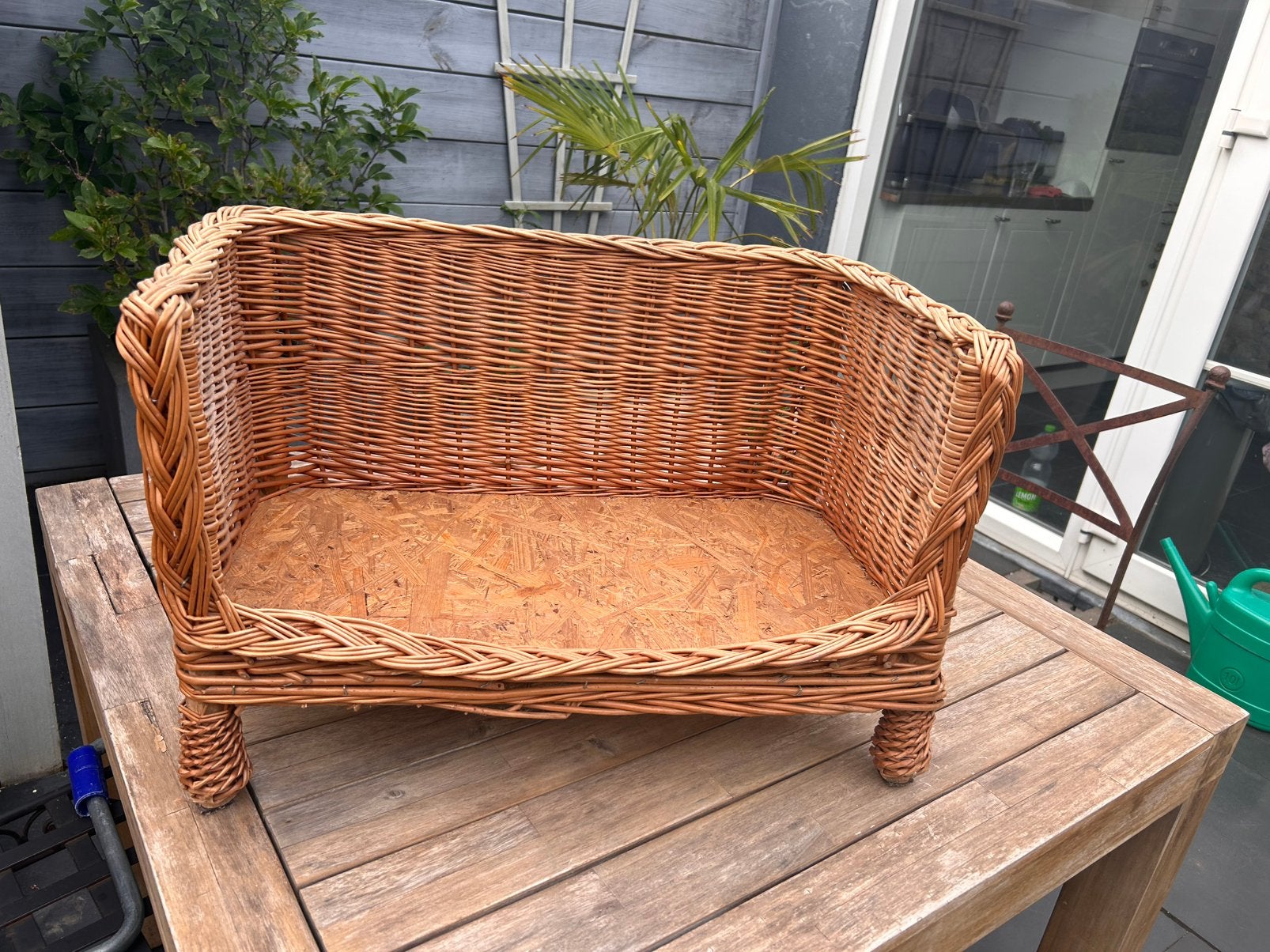 Rieten honden of kattenmand, Ophalen, Zo goed als nieuw, Riet
