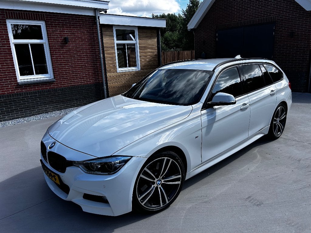 BMW 3-Serie touring 320i M Sport Shadow Executive, Auto's, BMW, Automaat, Achterwielaandrijving, 1800 kg, Zwart