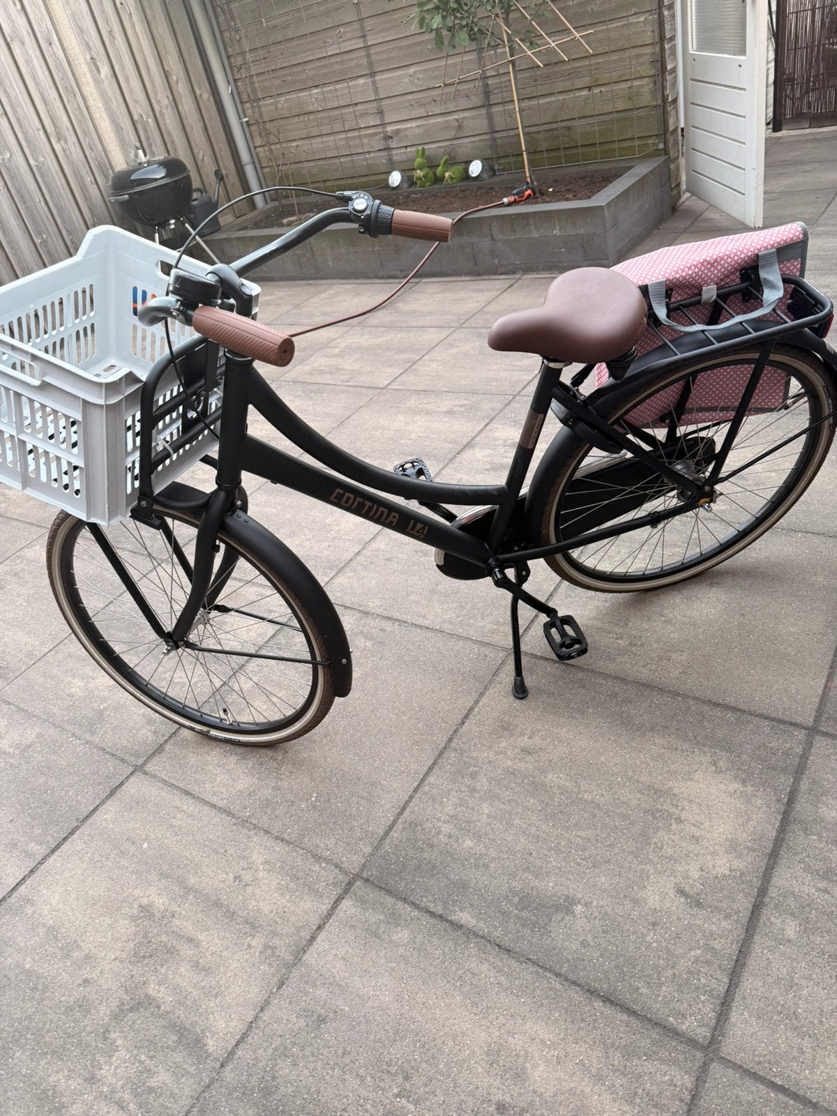 Cortina U4 meisje fiets mat zwart 26 inch. Goede banden, Terugtraprem, Versnellingen, Zo goed als nieuw, Ophalen